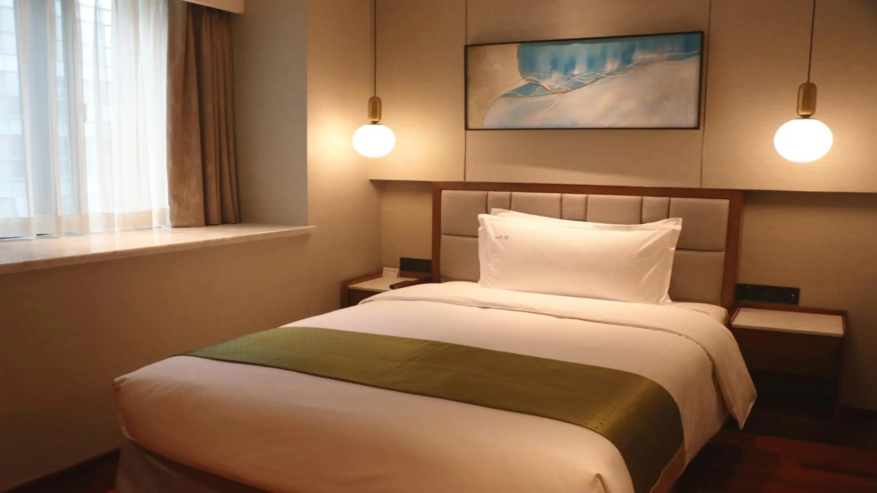 Photo of the whole room, Bed in Holiday Inn Suites Xi'an High-Tech Zone, an IHG Hotel