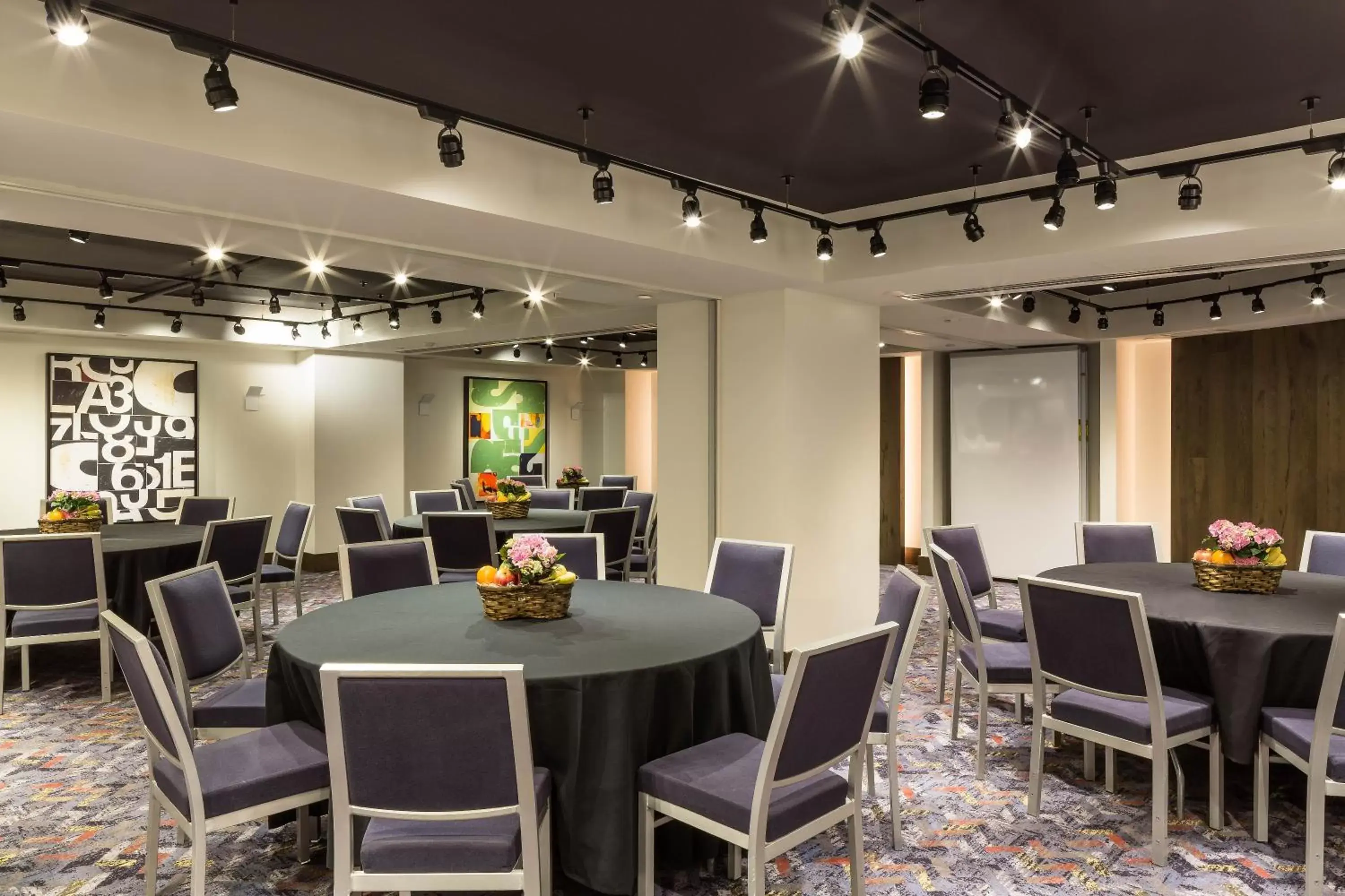 Business facilities, Restaurant/Places to Eat in The Windsor Suites Philadelphia