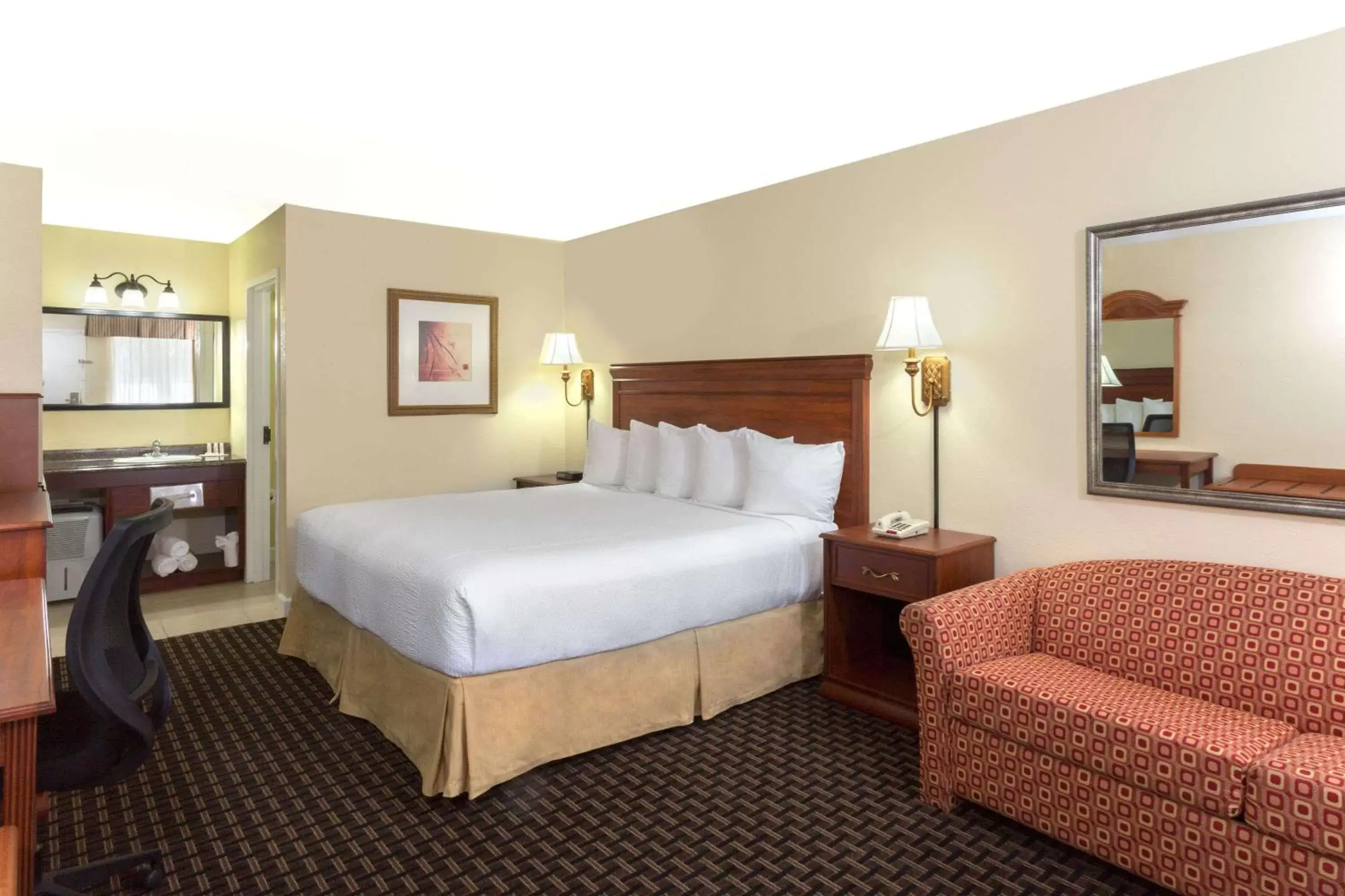 Photo of the whole room, Bed in Days Inn by Wyndham Port Charlotte Town Center