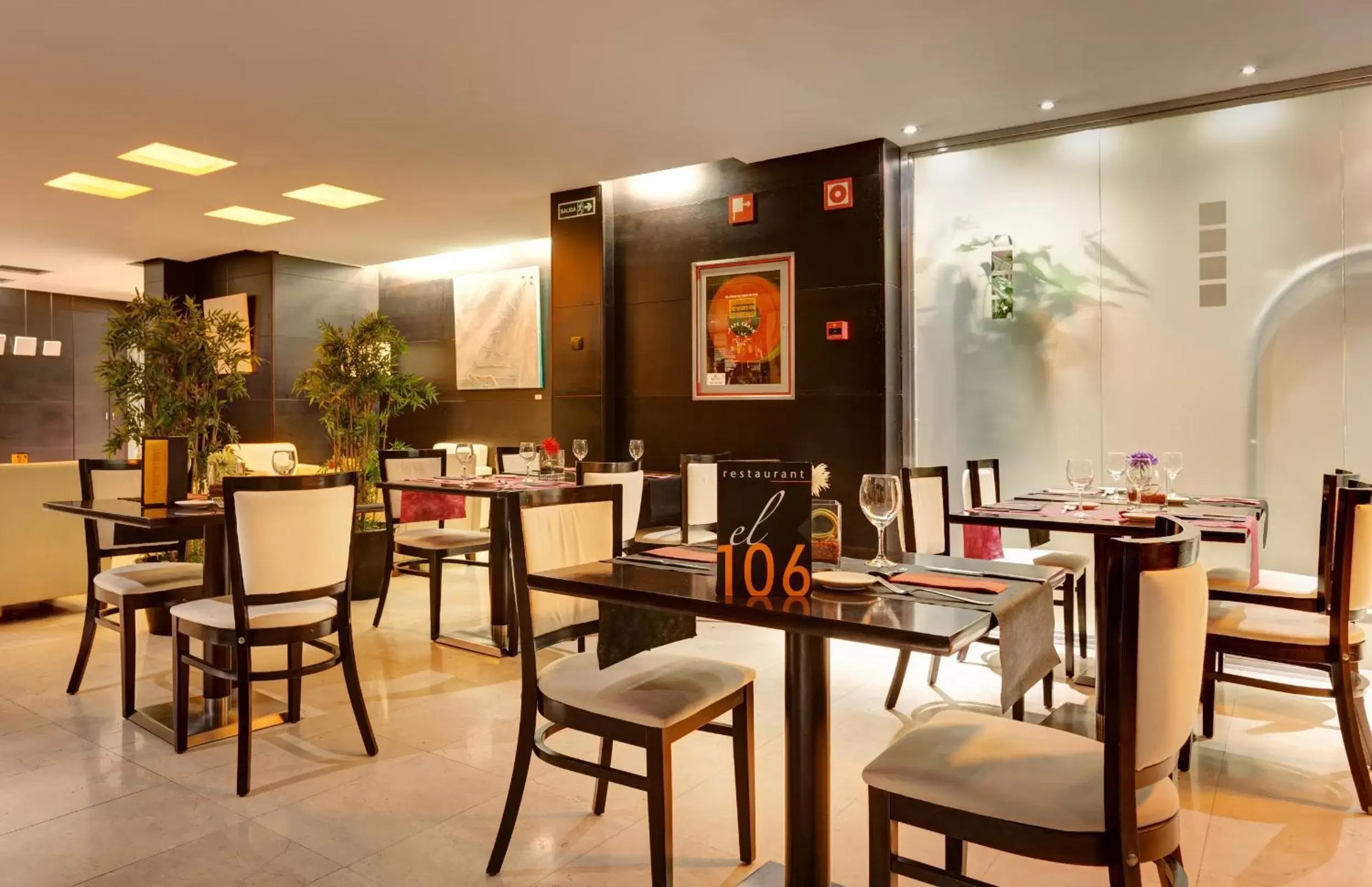 Lounge or bar, Restaurant/Places to Eat in Acevi Villarroel