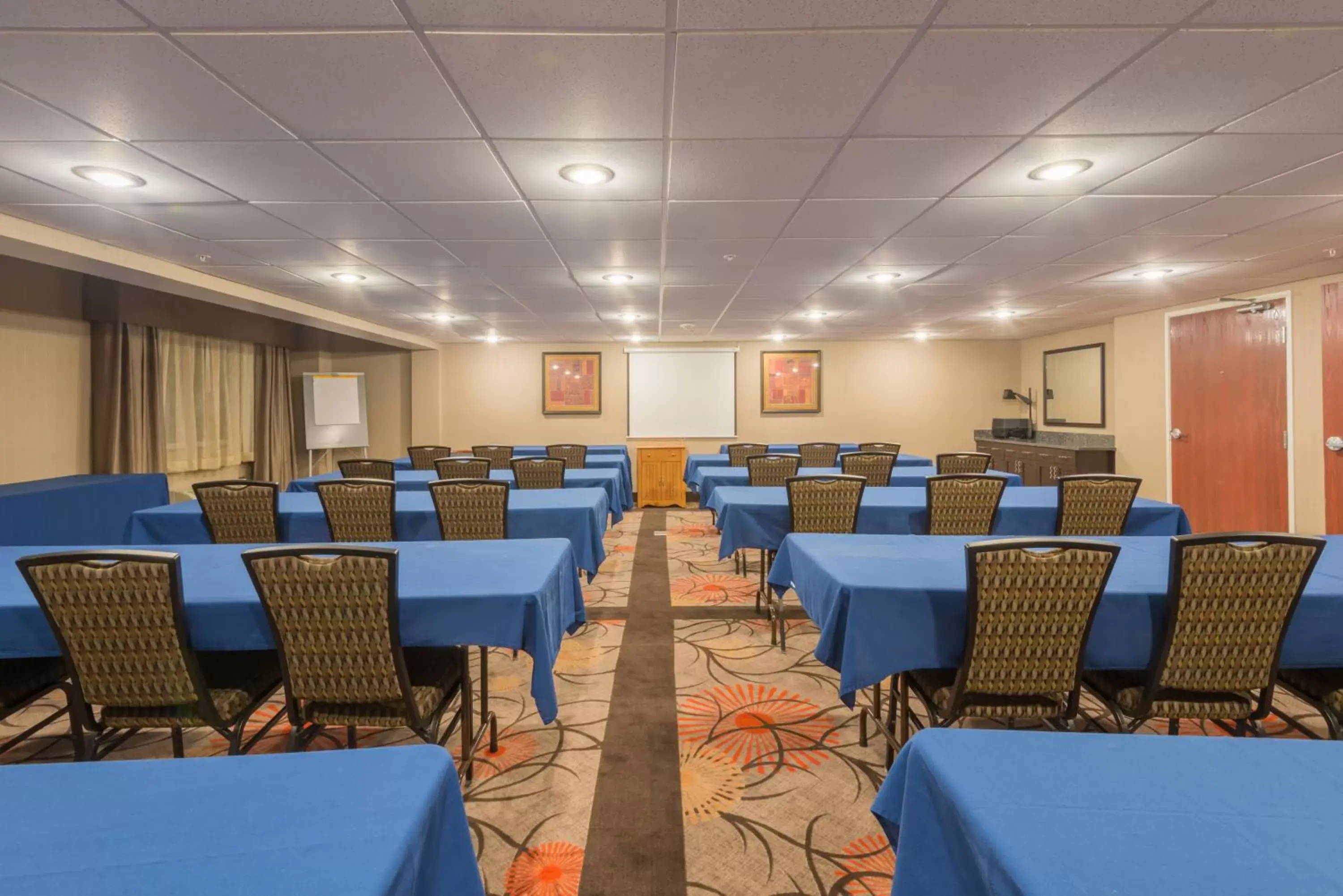 Meeting/conference room in Holiday Inn Express Casper I-25, an IHG Hotel