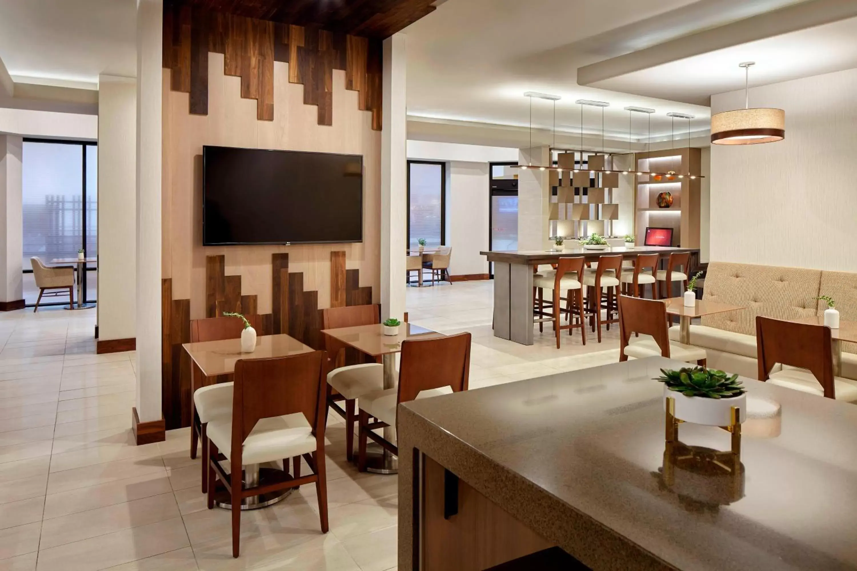 Lounge or bar, Restaurant/Places to Eat in Marriott DFW Airport South