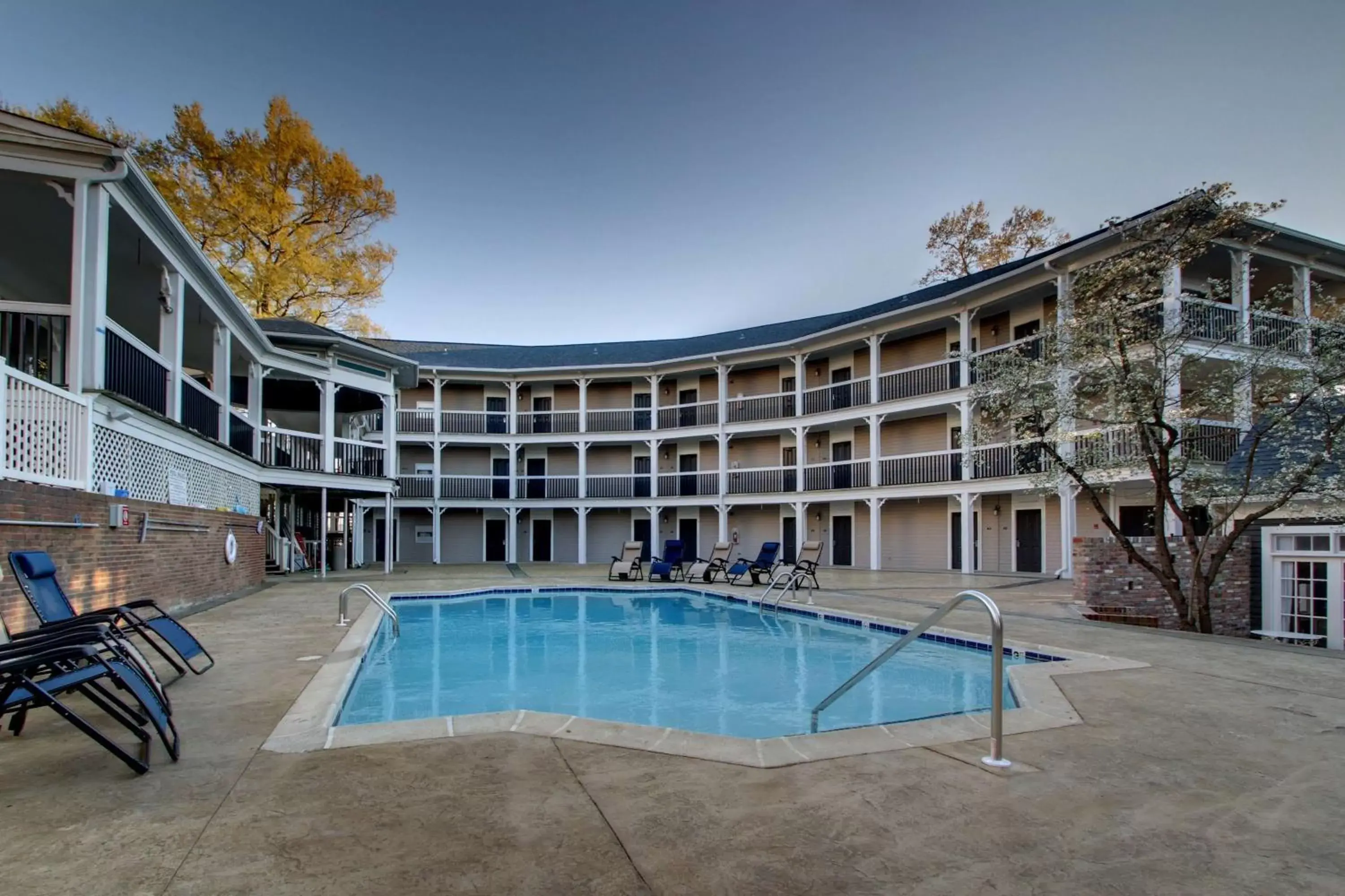 Pool view, Swimming Pool in Hotel Finial BW Premier Collection Oxford - Anniston