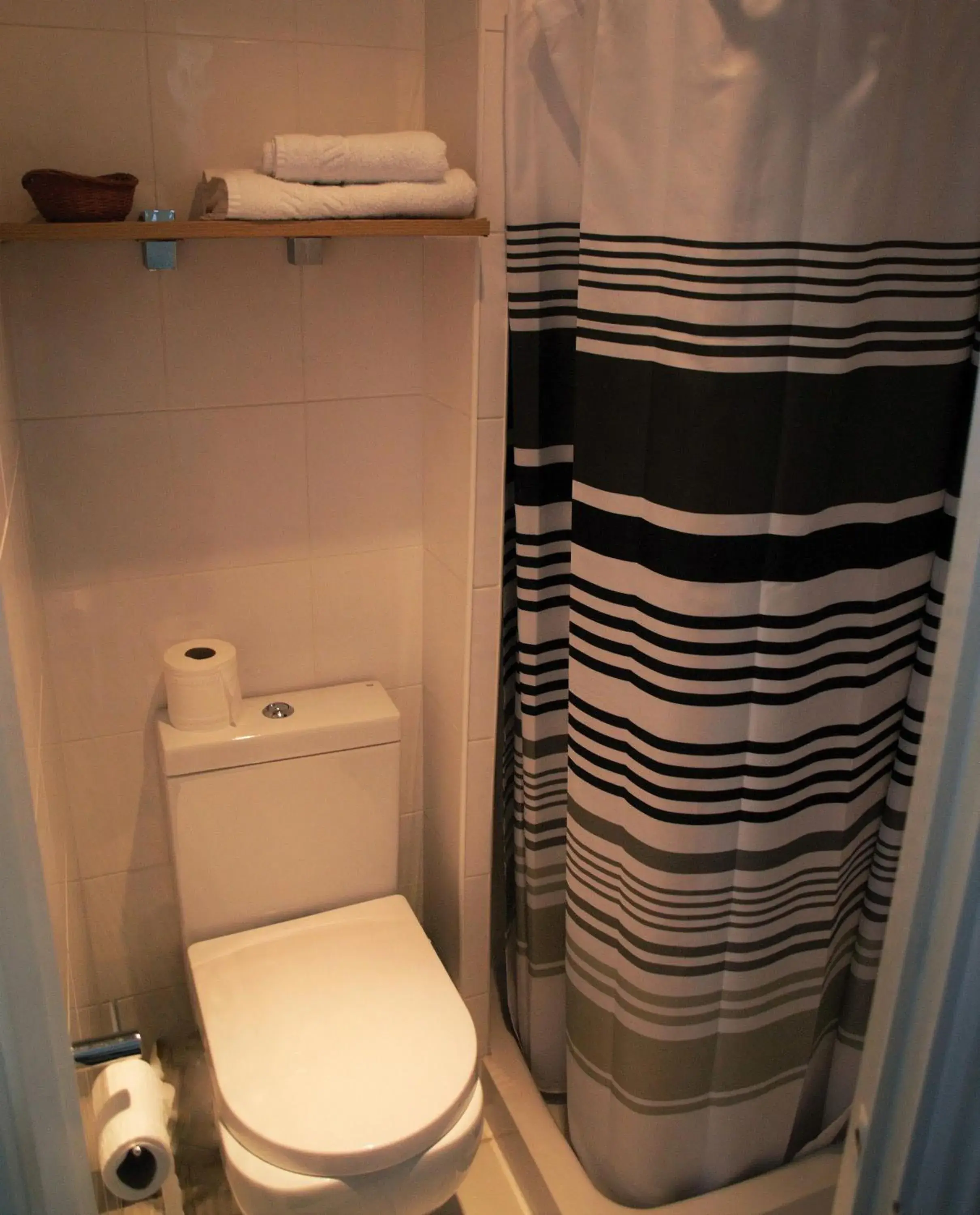 Bathroom in Thanet Hotel
