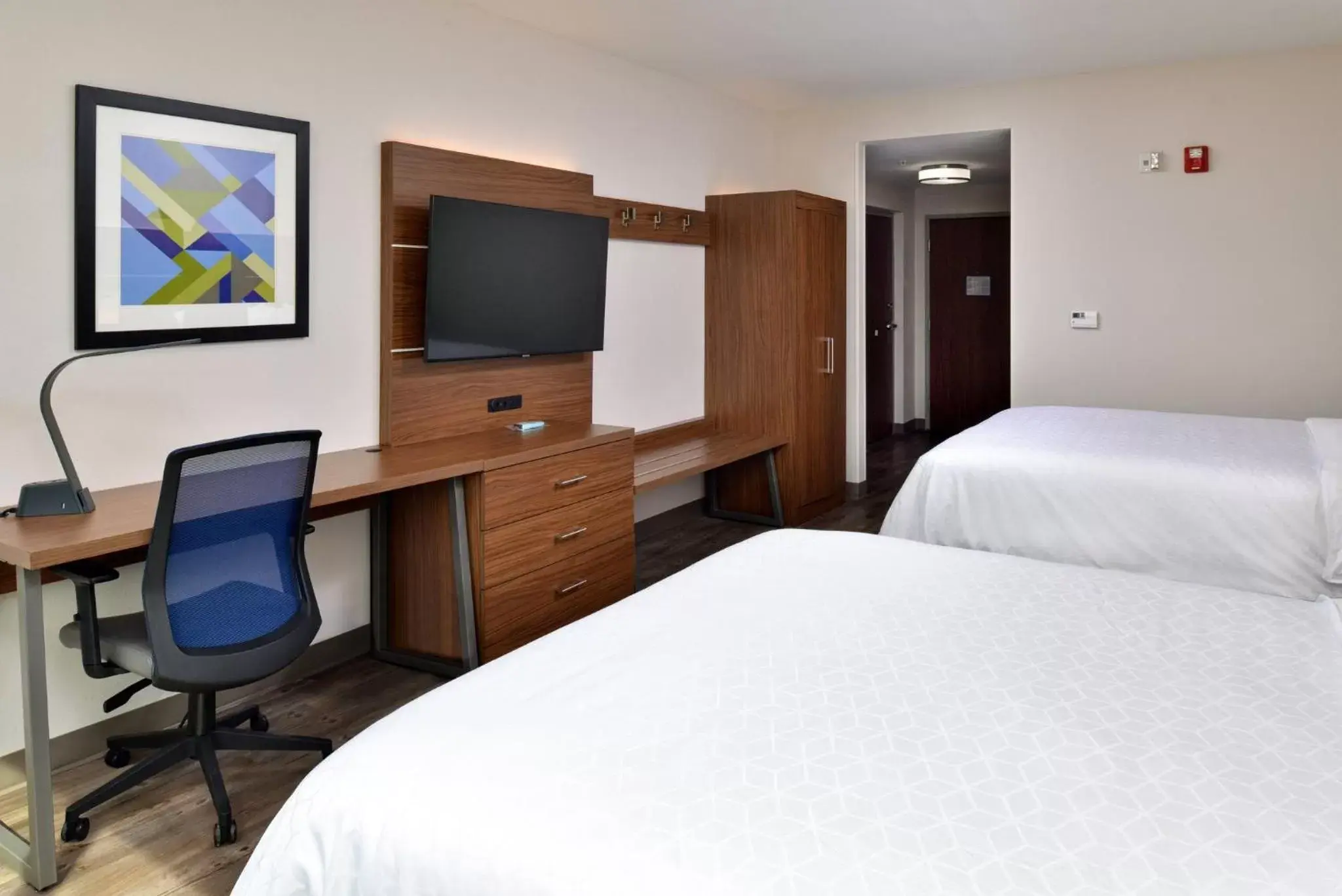 Photo of the whole room, TV/Entertainment Center in Holiday Inn Express Orlando - South Park, an IHG Hotel