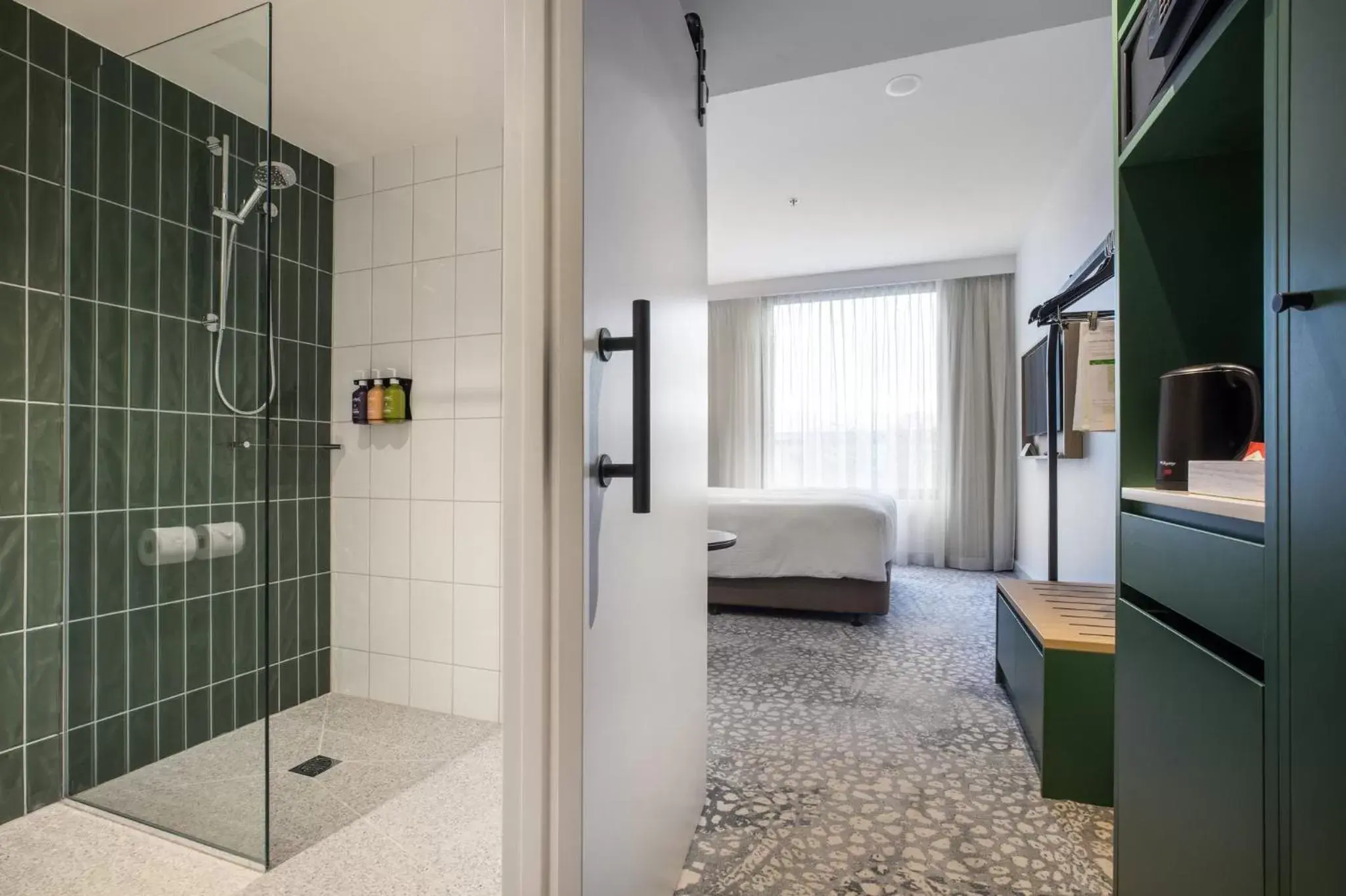 Photo of the whole room, Bathroom in Holiday Inn Dandenong, an IHG Hotel