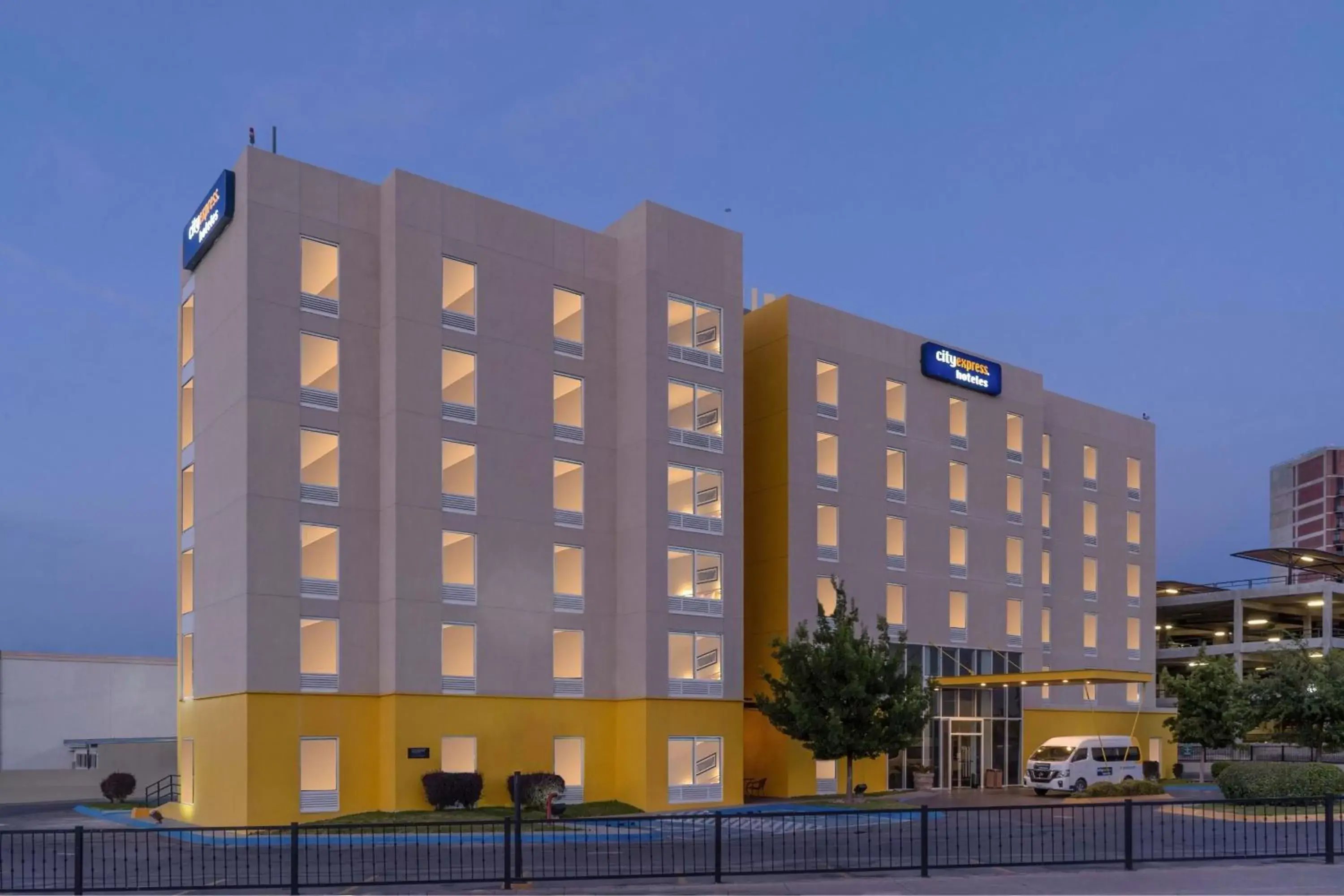 Property Building in City Express by Marriott Chihuahua