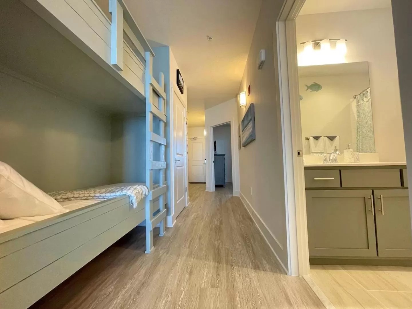 Bed in Calypso 3-2303 Penthouse Level w/ Incredible View!