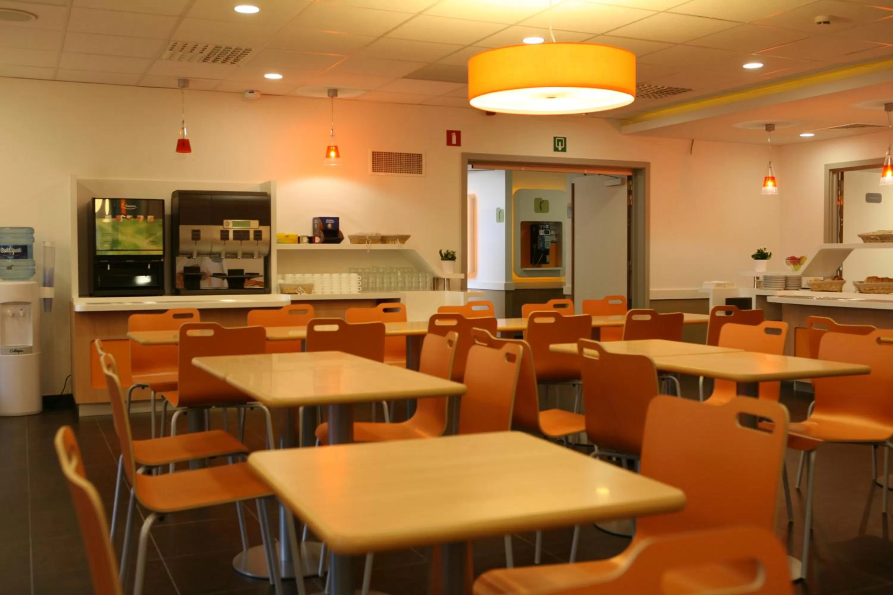 Food and drinks in ibis budget Brugge Centrum Station