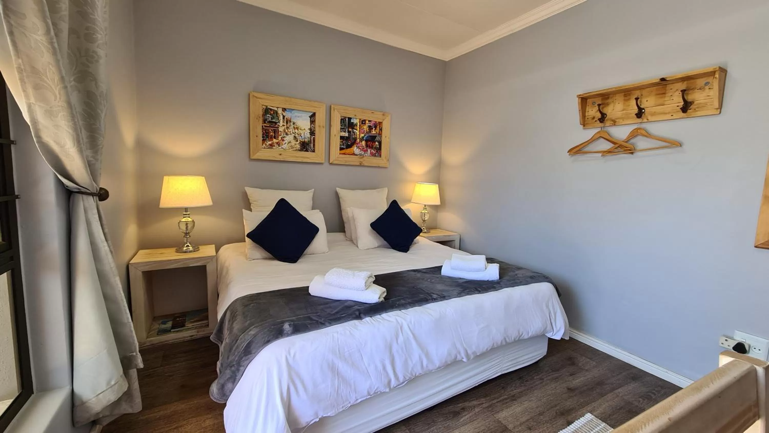 Bed in Tiende Laan Bed & Breakfast and Self-Catering