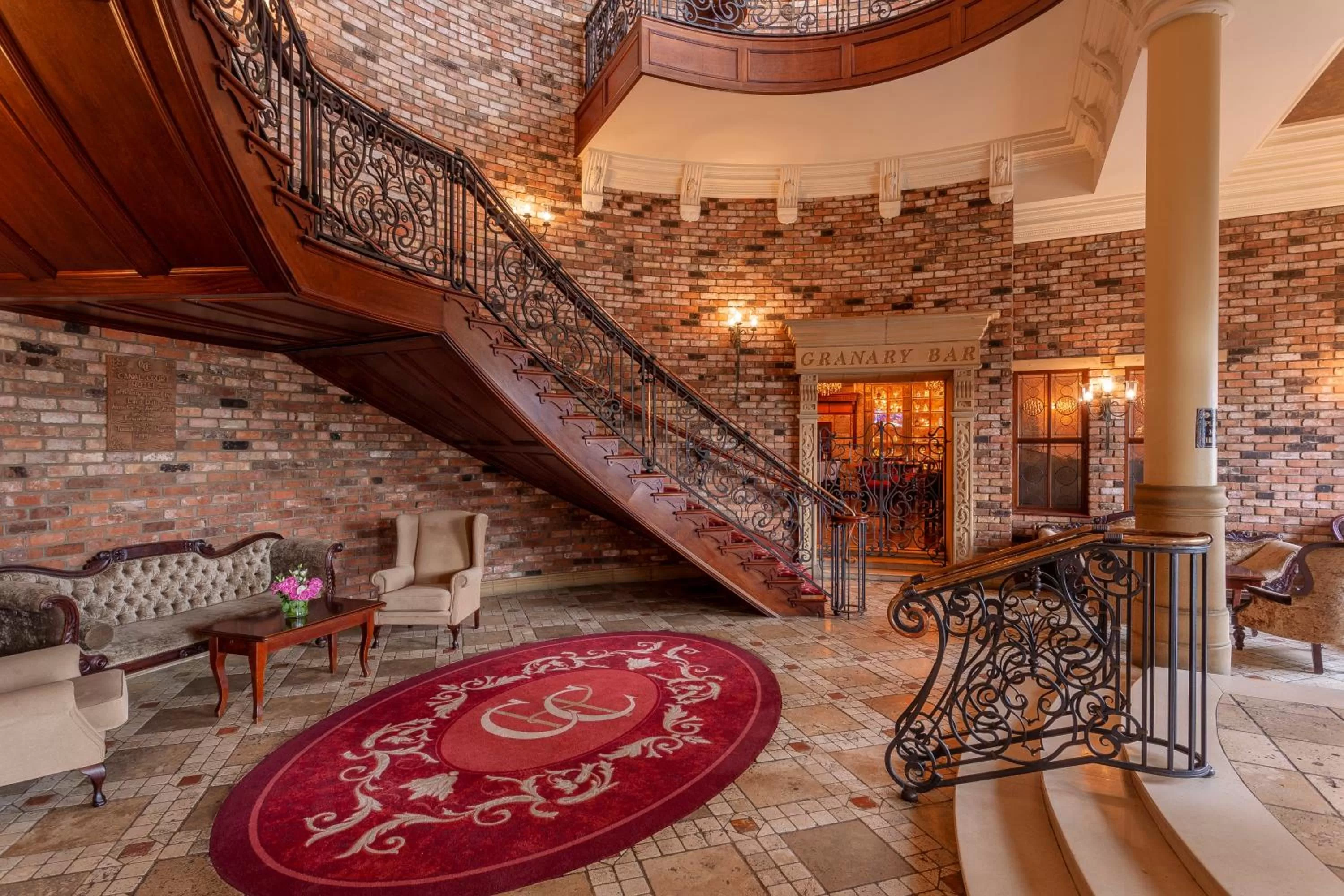 Facade/entrance in Canal Court