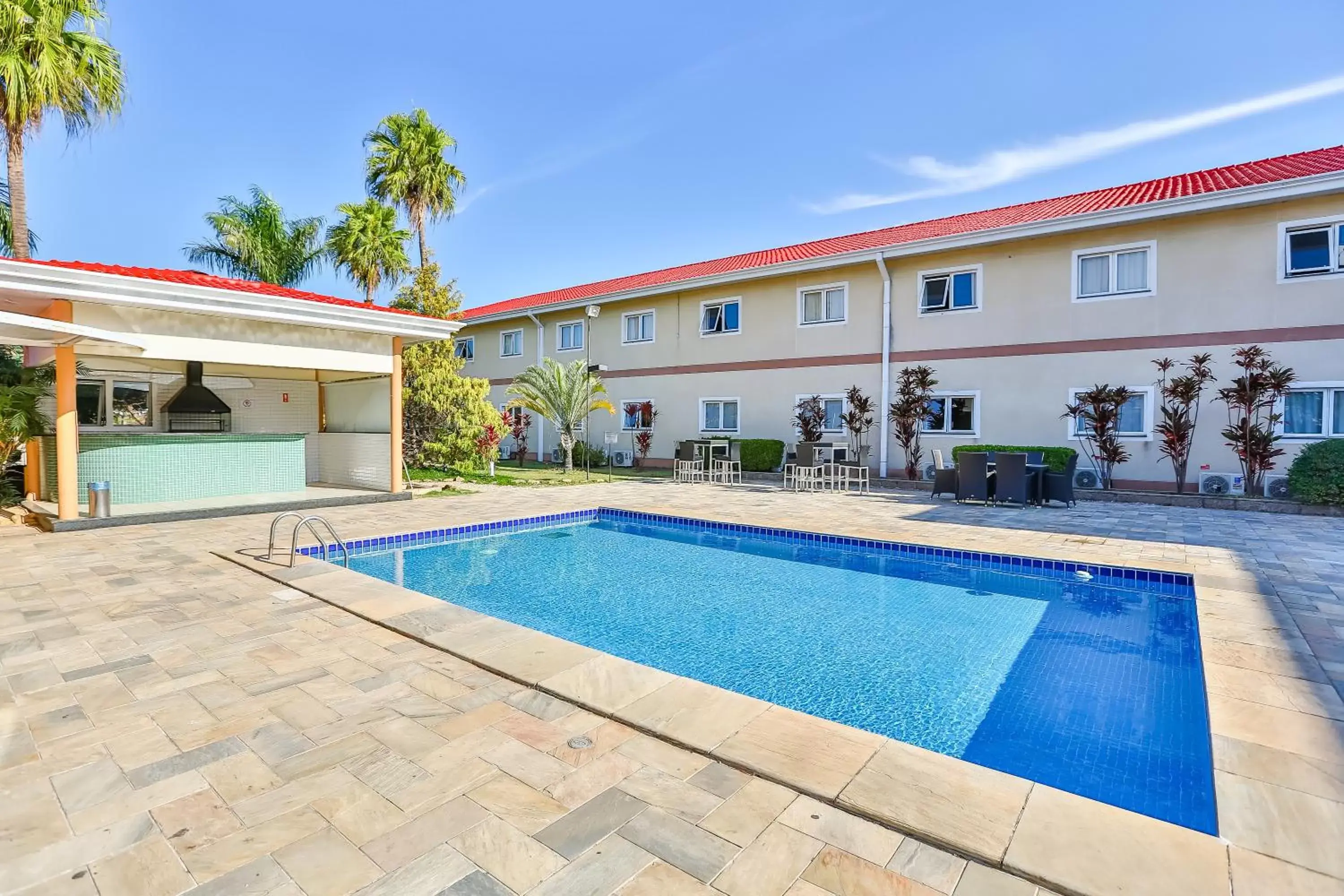 Swimming pool in Red Roof Inn Jundiaí Swimming pool in Red Roof Inn Jundiaí