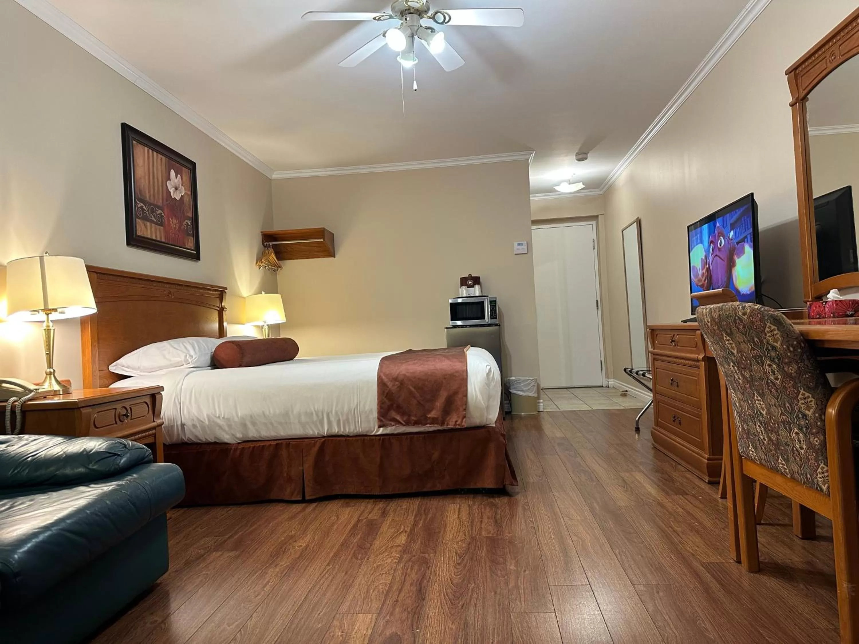 Bed in Motel Becancour