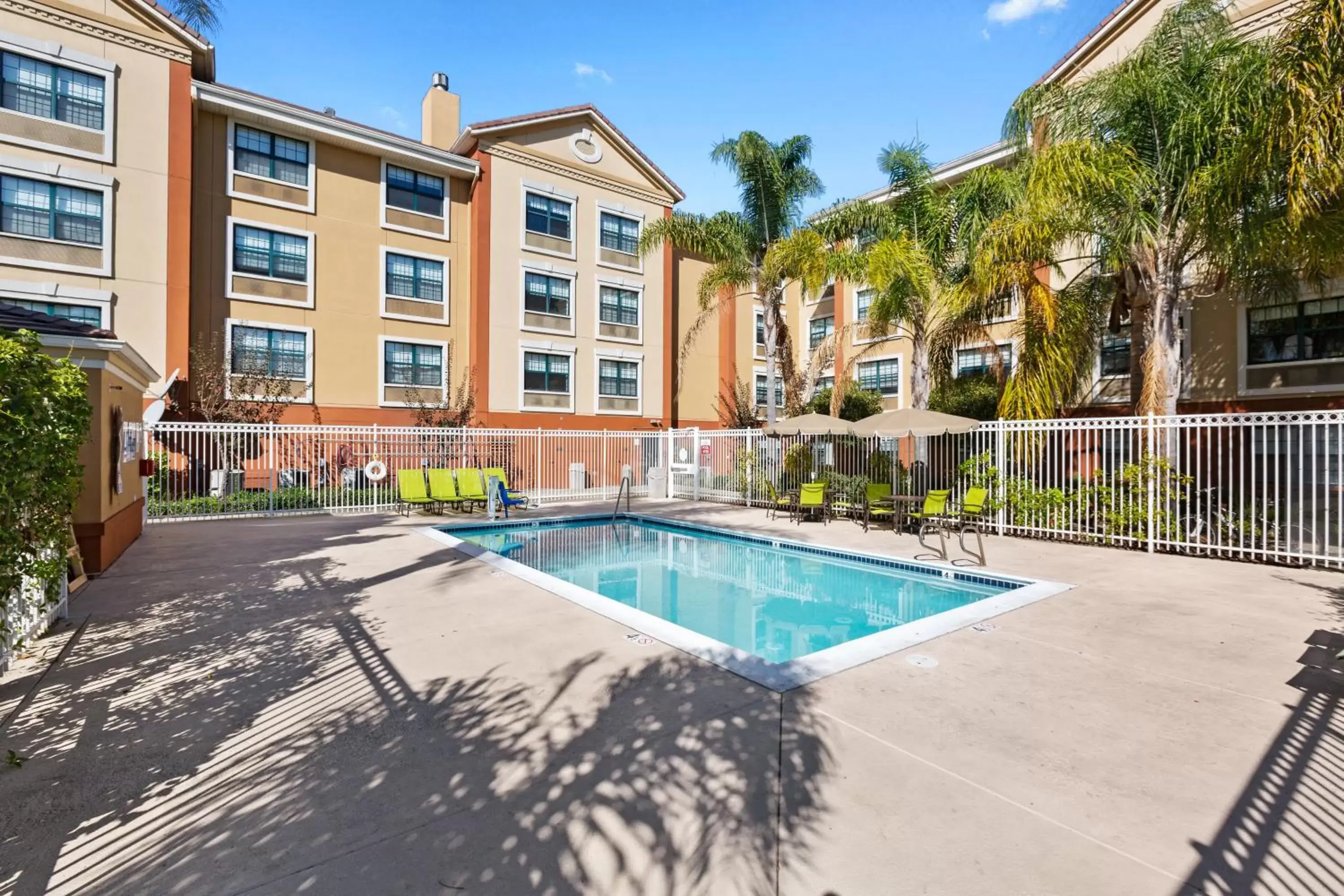 Swimming pool, Property Building in Extended Stay America Premier Suites - Union City - Dyer St