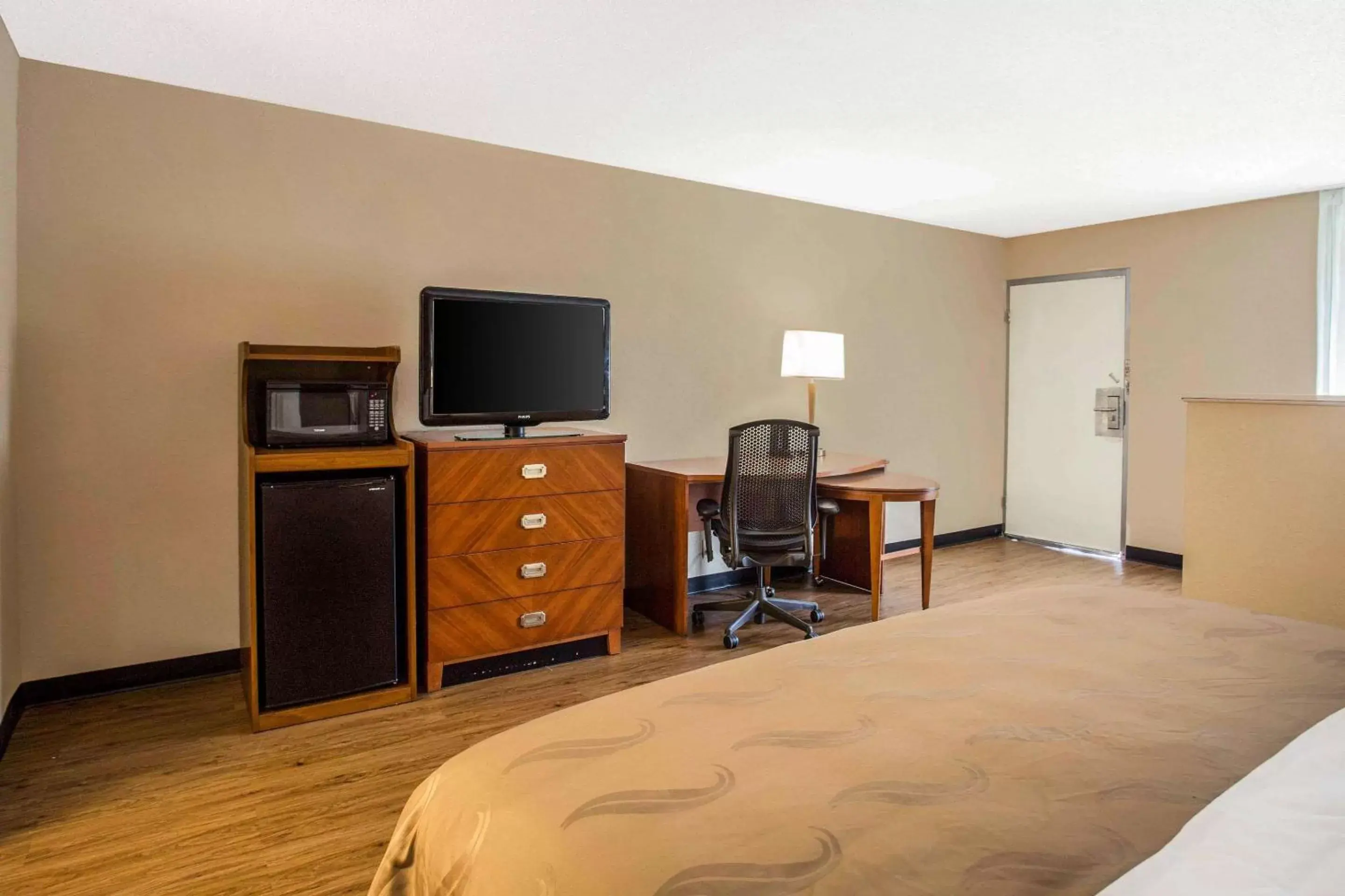 Photo of the whole room, TV/Entertainment Center in Quality Inn & Suites University Area