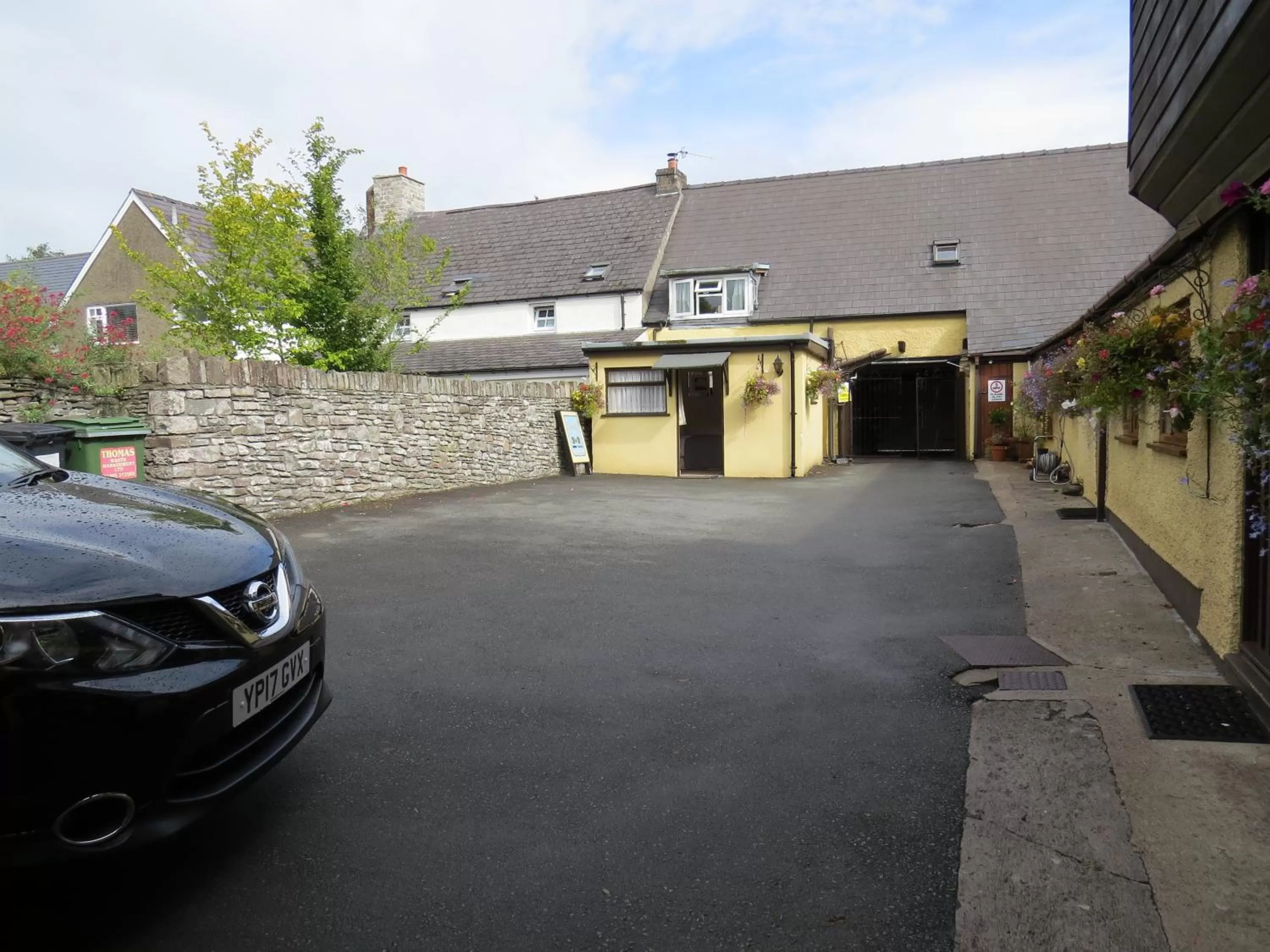 Property Building in Borderers Inn