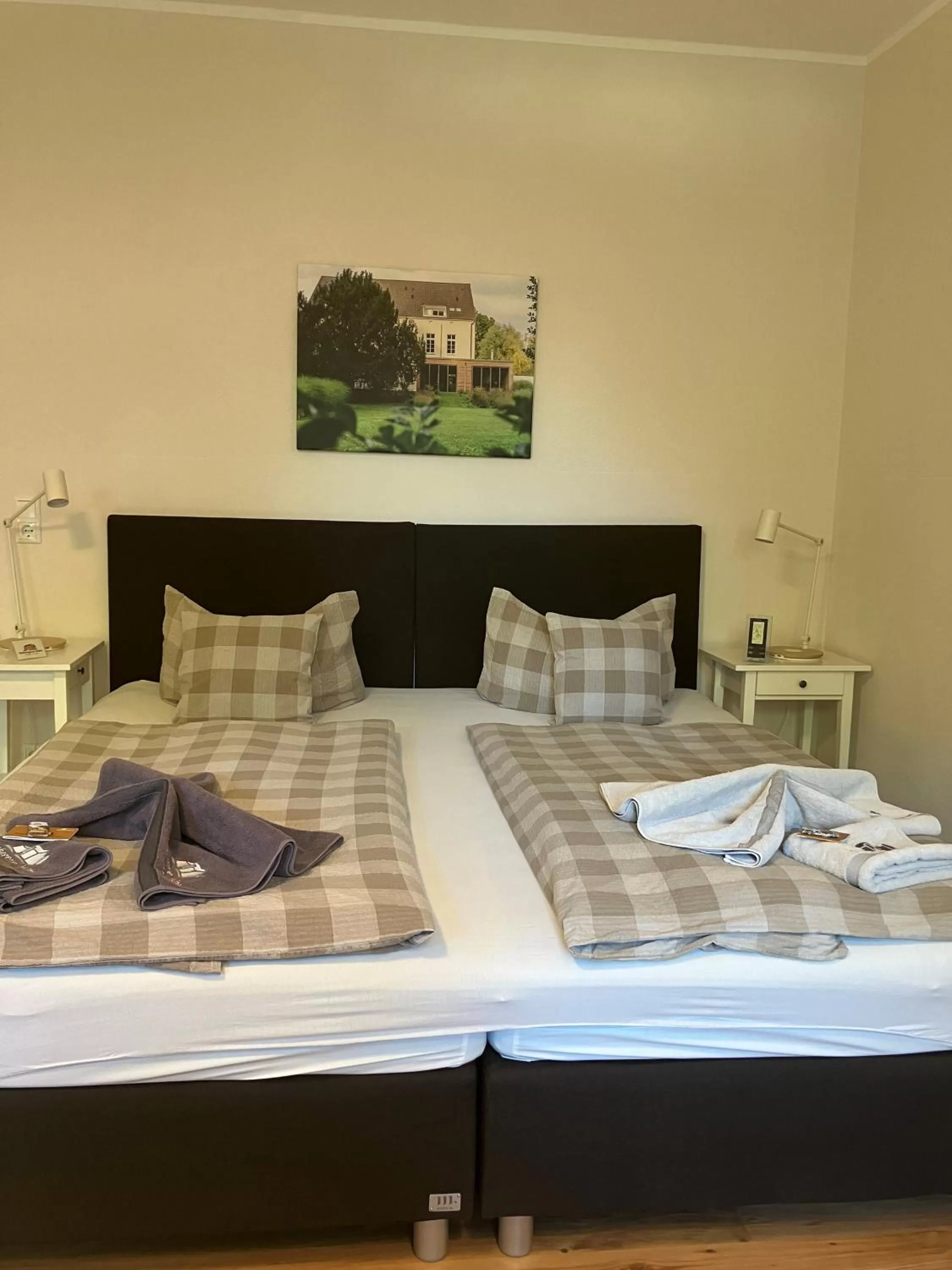 Living room, Bed in Biohotel Schönhagener Mühle