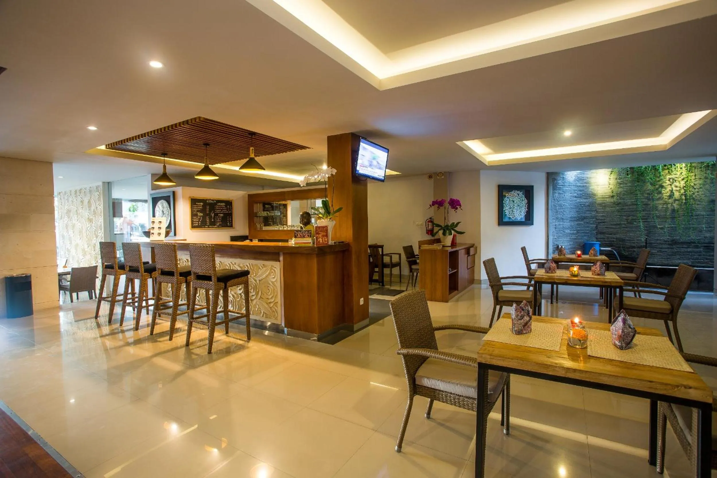 Restaurant/places to eat in Mahalaksmi Boutique Hotel