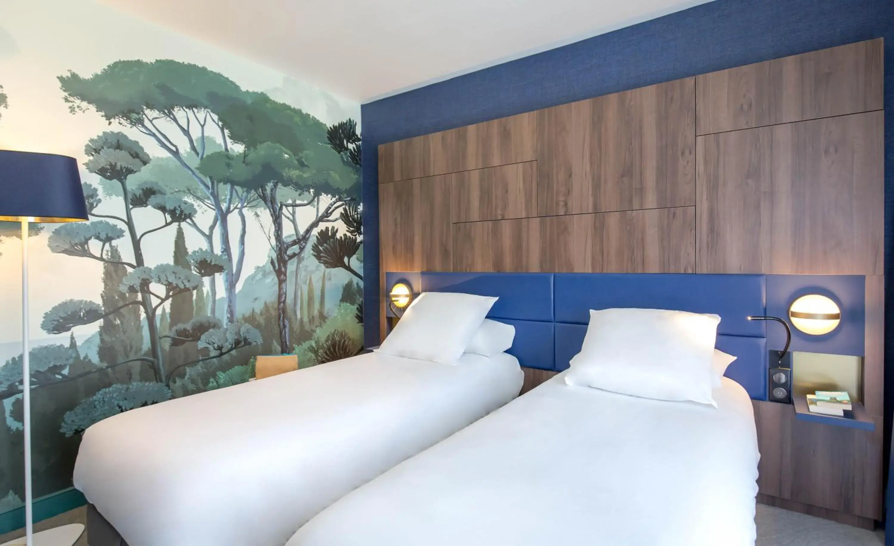 Photo of the whole room, Bed in Hotel Marseille Centre Bompard La Corniche