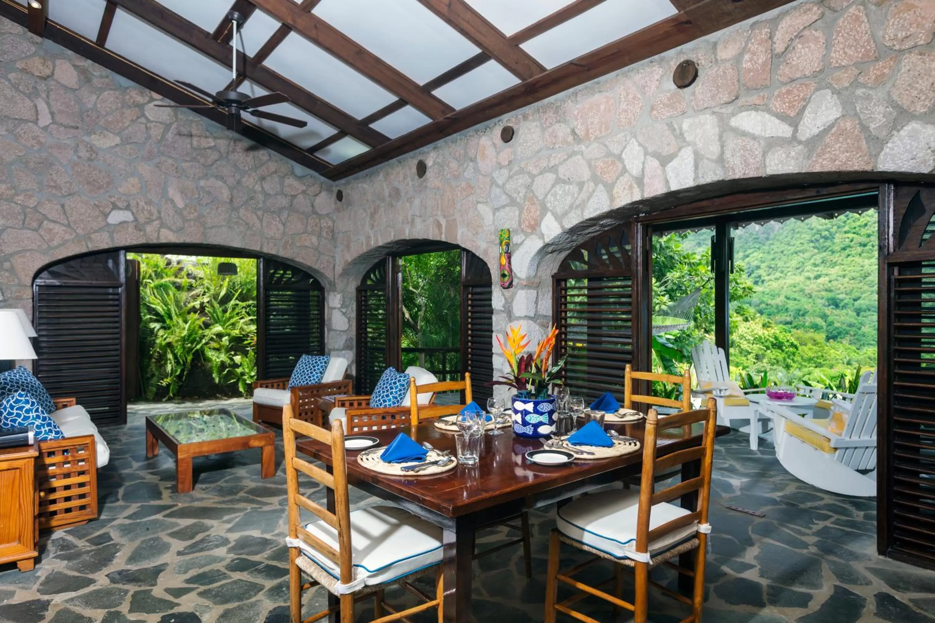 Dining area in Stonefield Villa Resort