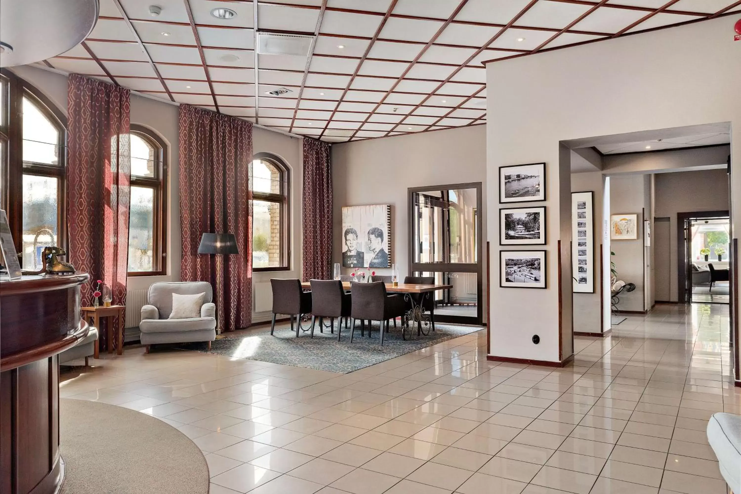 Lobby or reception in Best Western Plus Grand Hotel