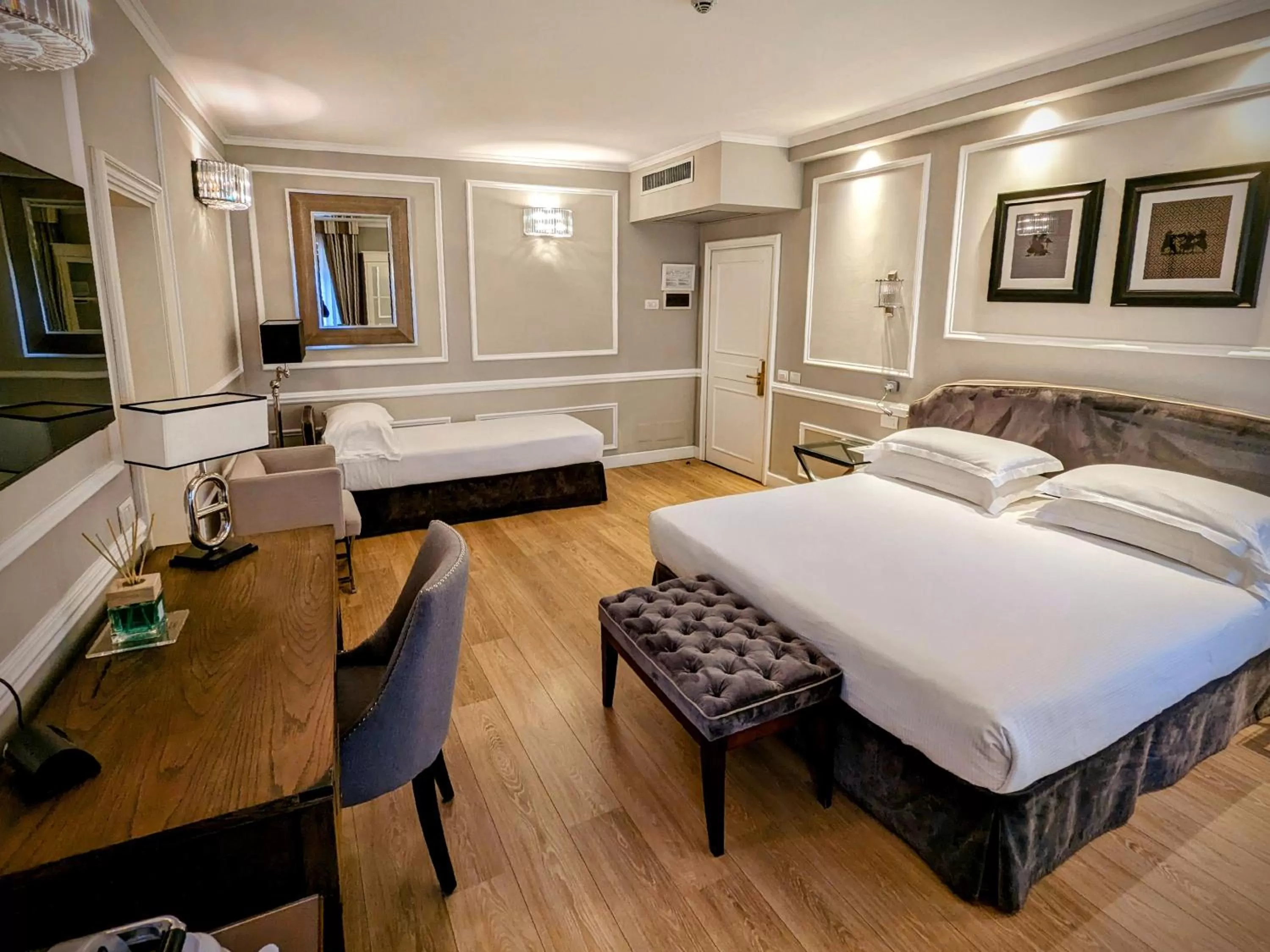 Bed in FH55 Hotel Calzaiuoli