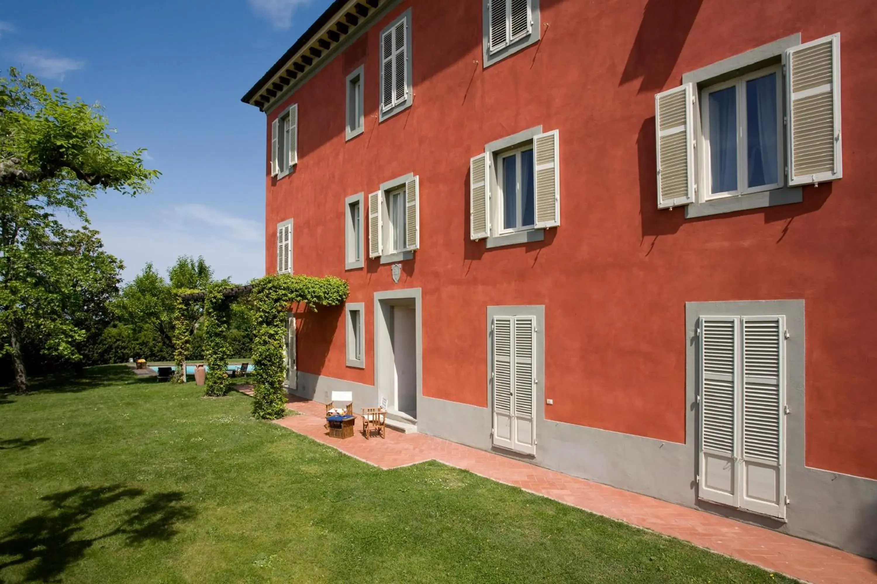 Facade/entrance, Property Building in Villa Cassia di Baccano