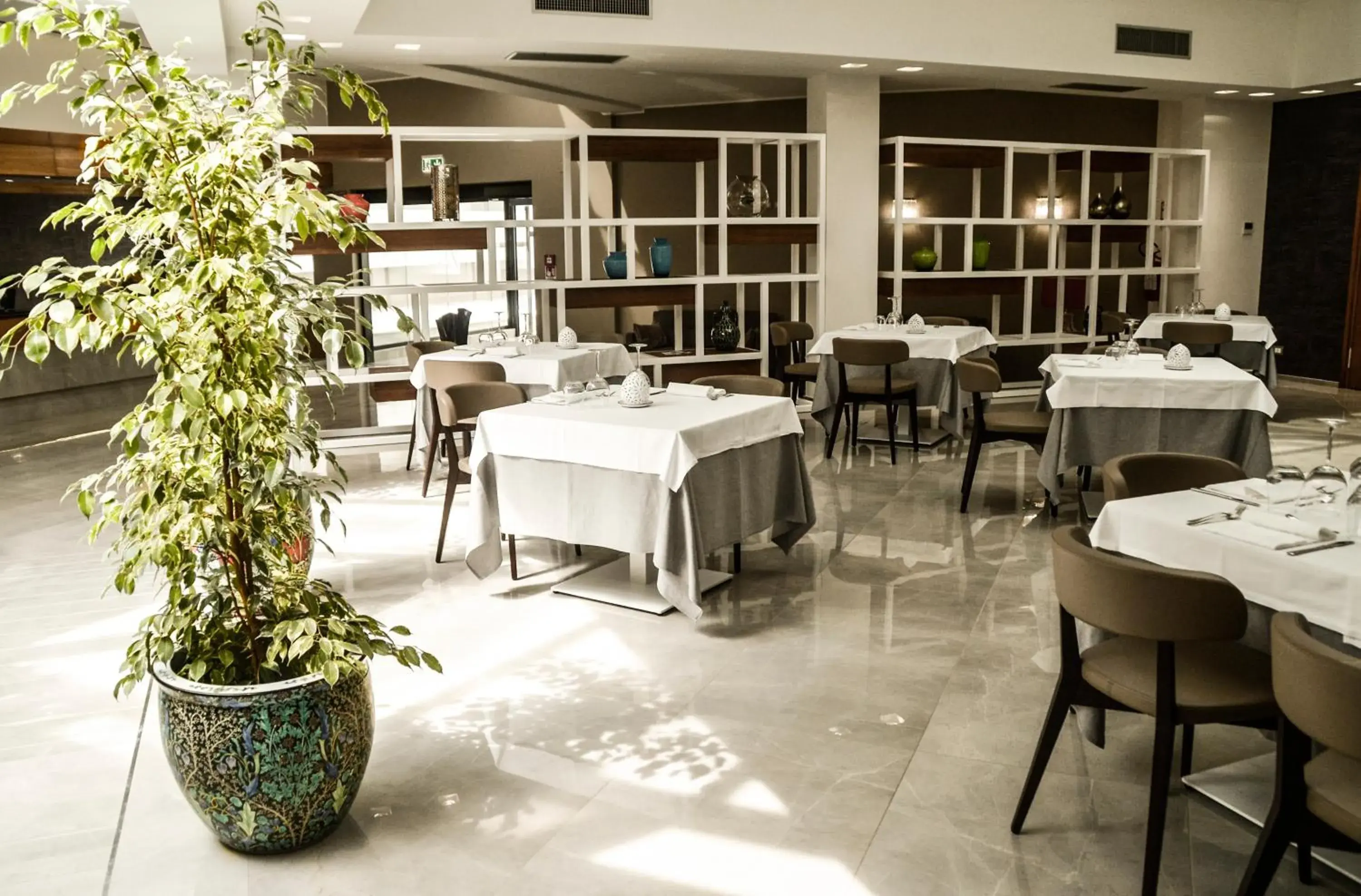 Restaurant/Places to Eat in Hotel d'Aragona