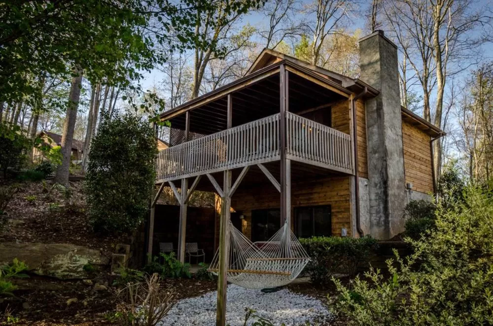 Facade/entrance in Asheville Cabins of Willow Winds