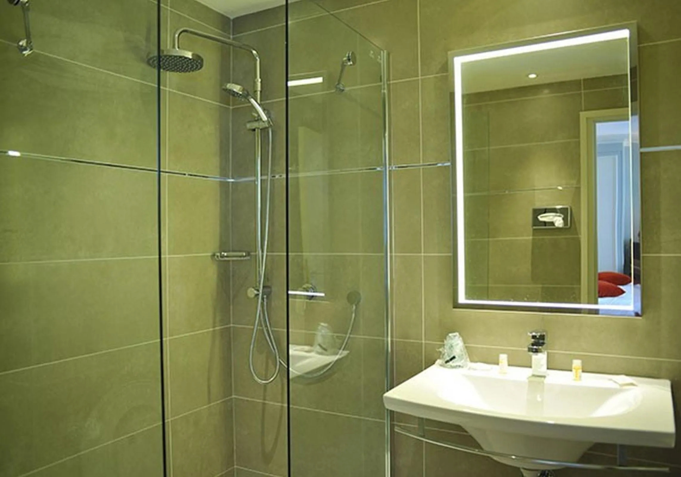 Bathroom in Hotel de L'Universite