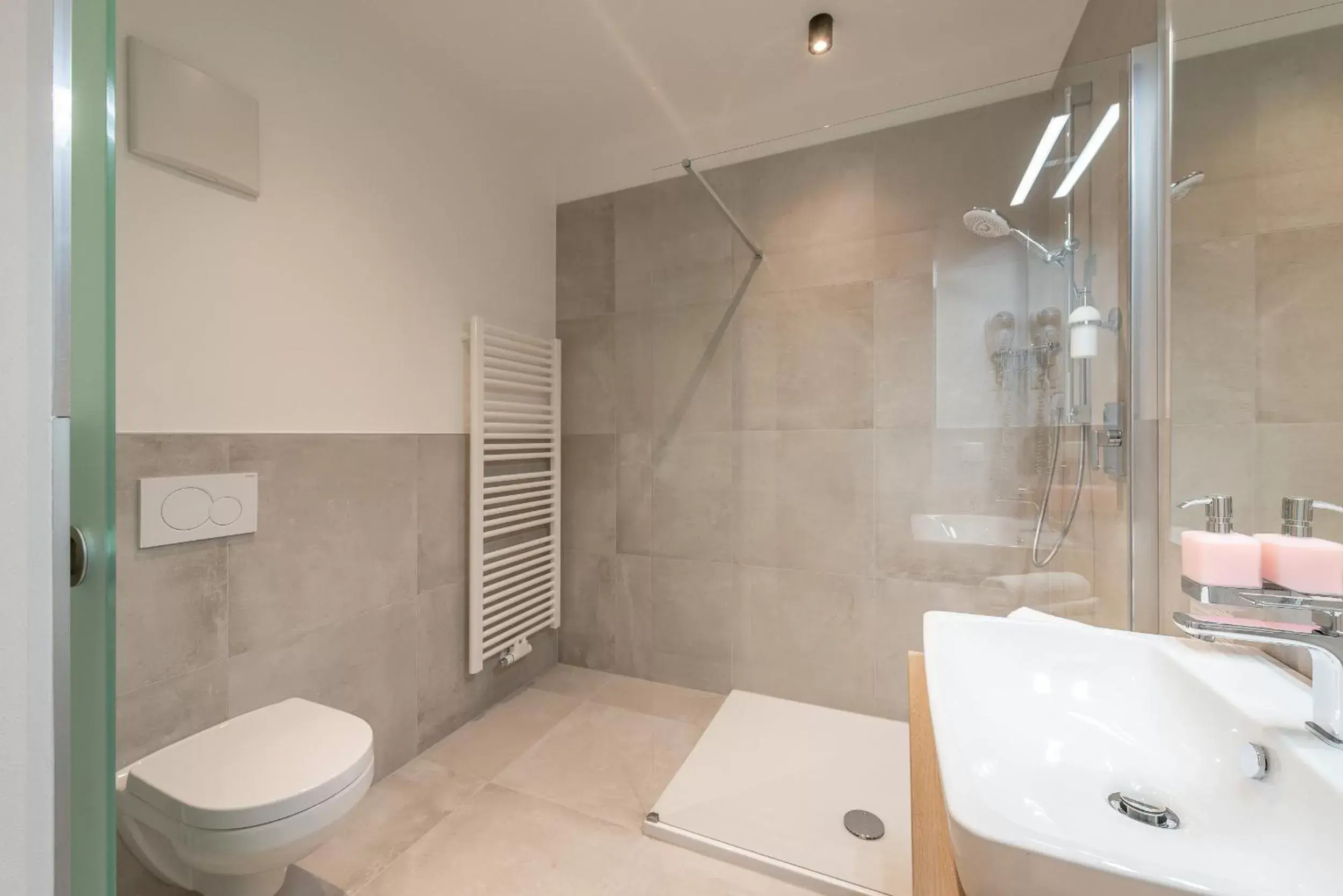 Photo of the whole room, Bathroom in Residence Garni Hotel Vineus