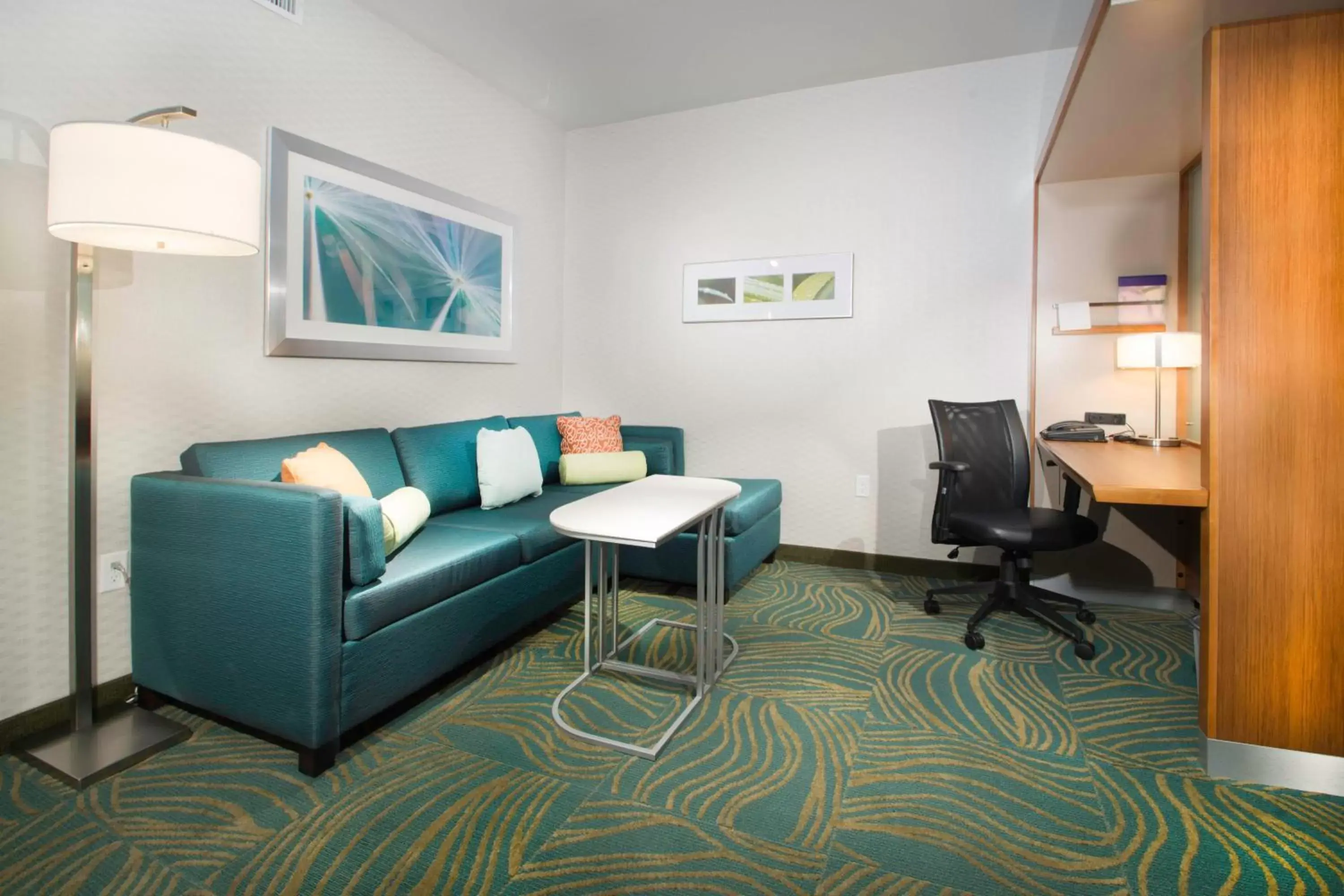 Living room, Seating Area in SpringHill Suites by Marriott Houston Westchase