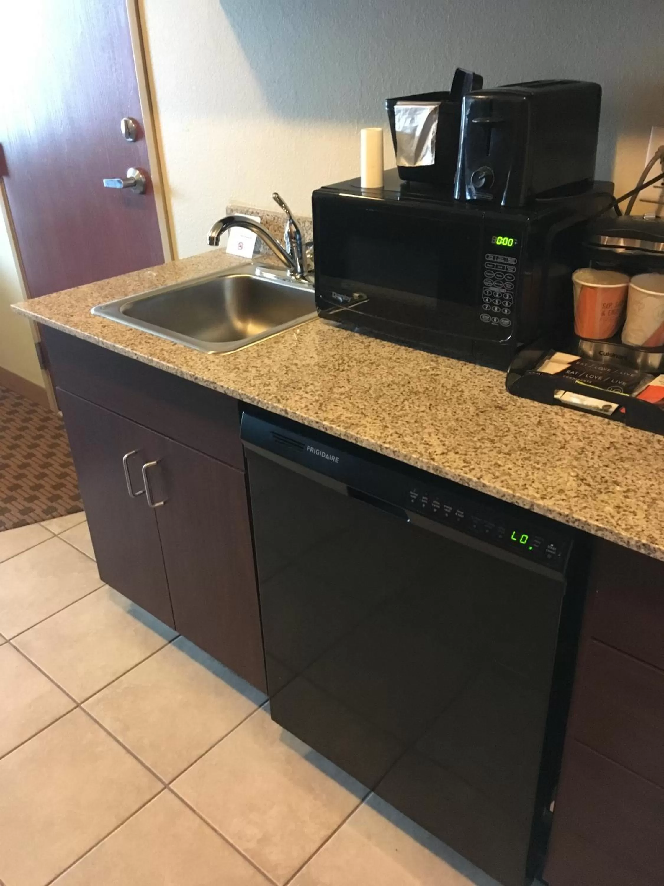 Coffee/tea facilities in Cobblestone Inn & Suites Steele
