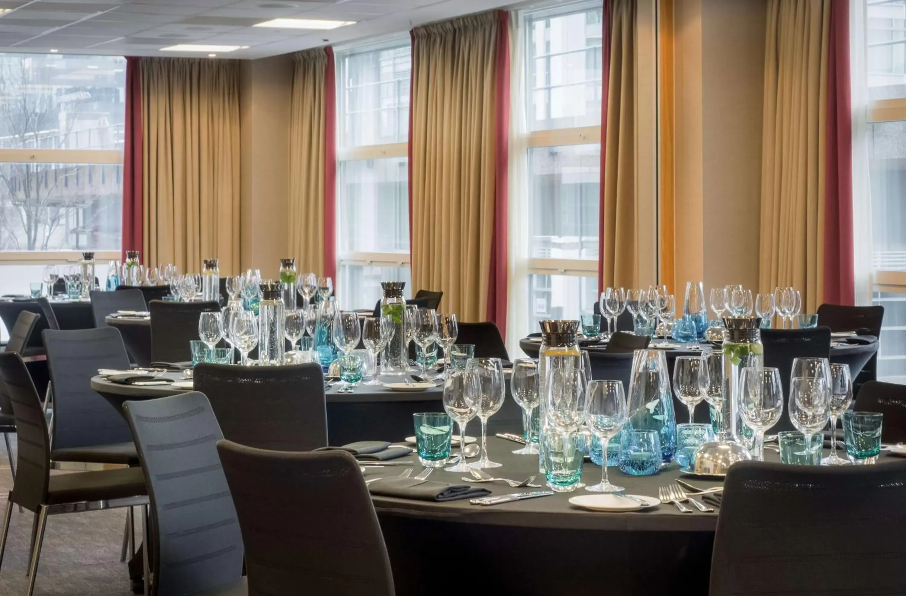 Meeting/conference room, Restaurant/Places to Eat in Hilton London Canary Wharf