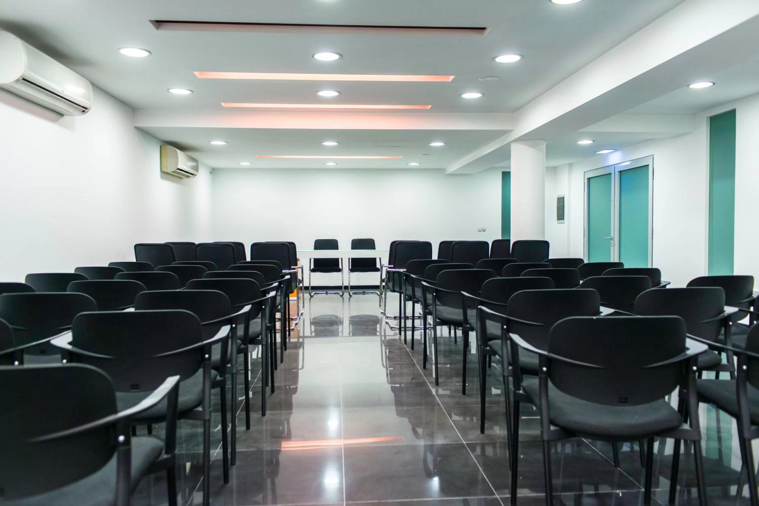 Business facilities in Hotel Vip Praia