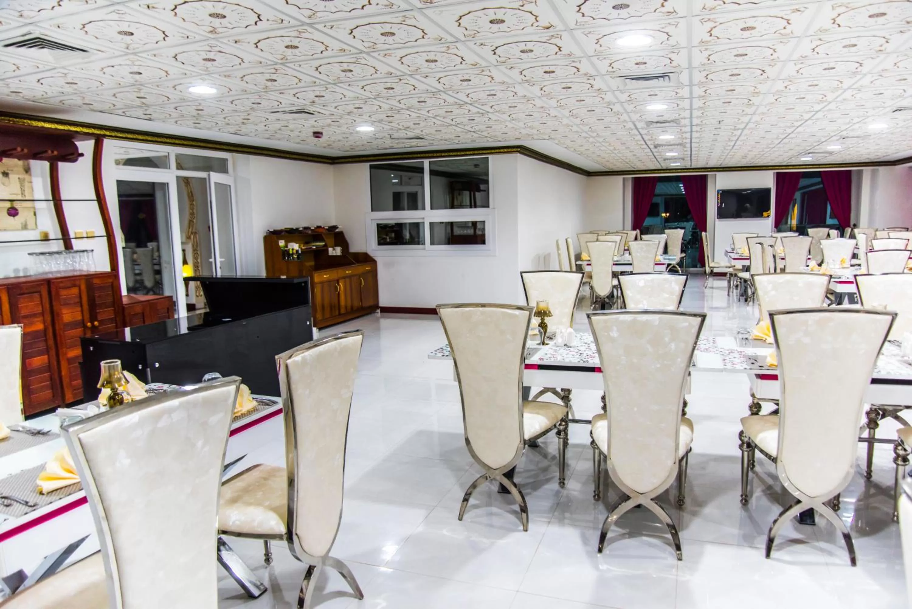 Restaurant/places to eat in Madinat Al Bahr Business & Spa Hotel