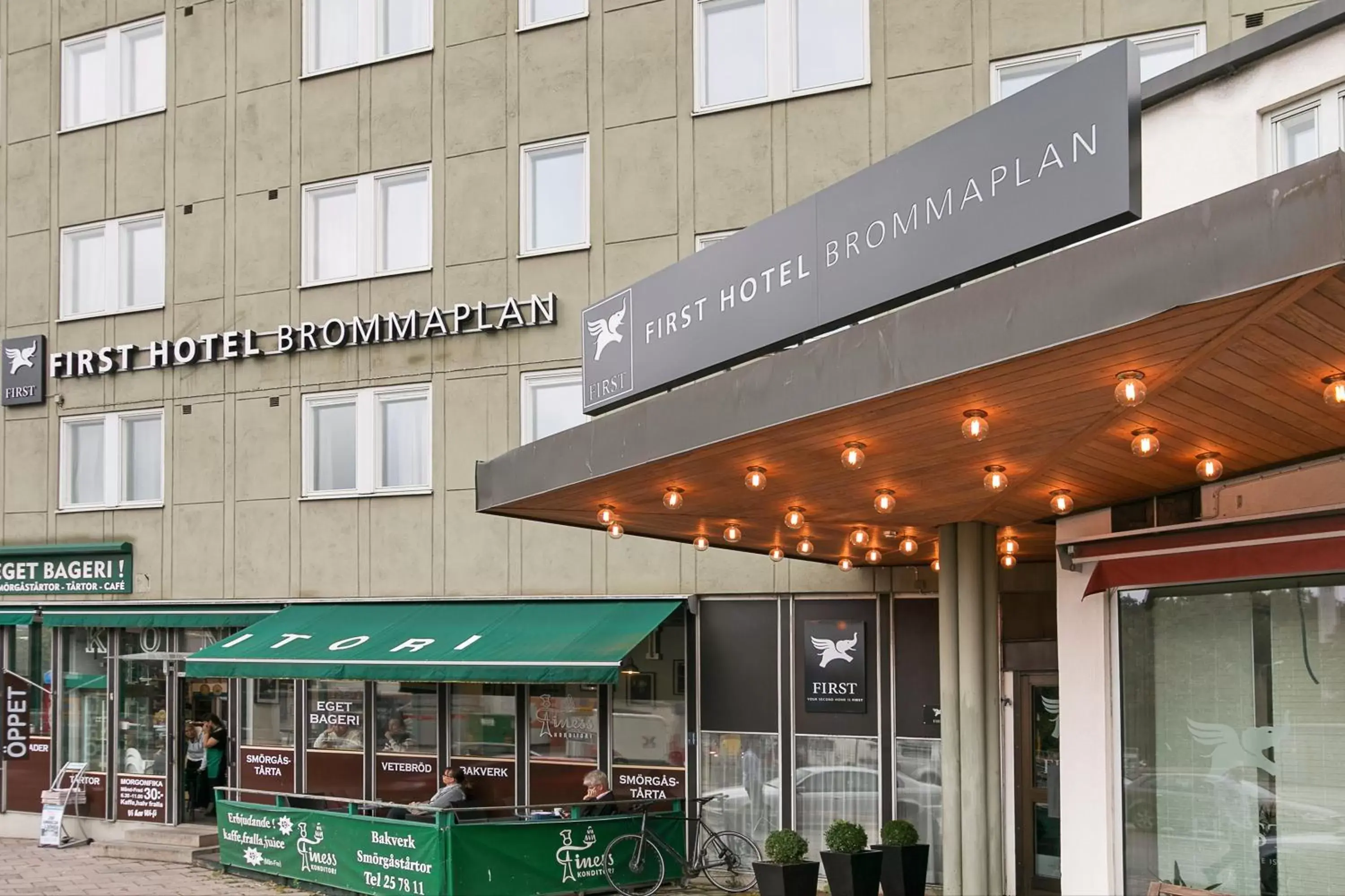 Facade/entrance in First Hotel Brommaplan