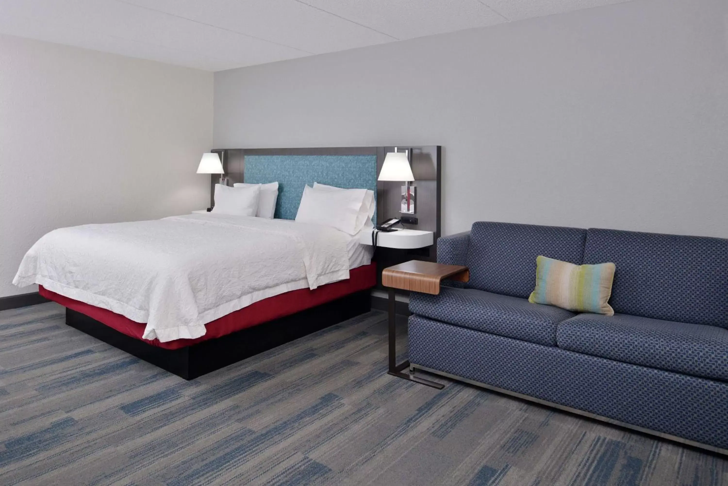 Living room, Bed in Hampton Inn - Greenville