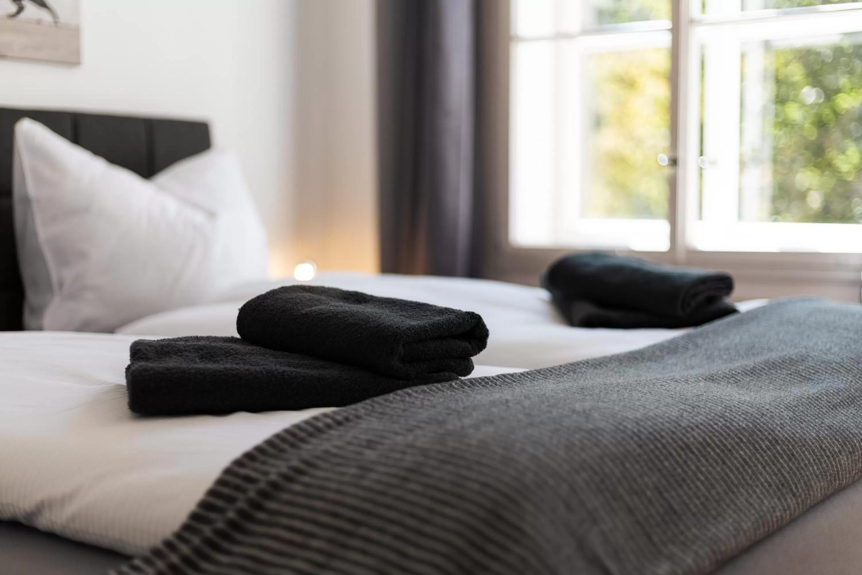 Bed in Apartments an der Oper - Innenstadt - Zentral - Küche - Wifi - Powered by Ko-Living