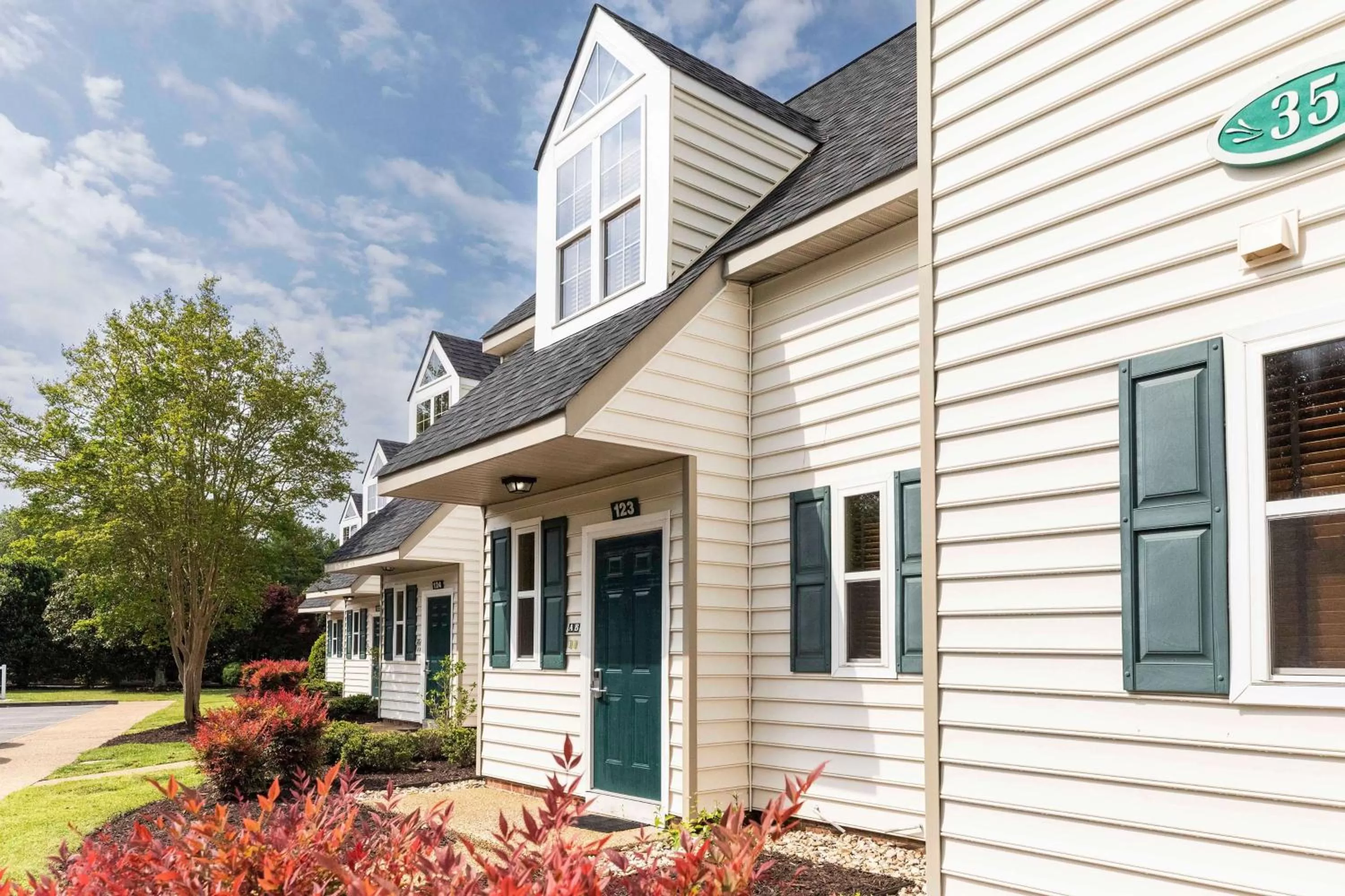 Photo of the whole room in Hilton Vacation Club The Historic Powhatan Williamsburg