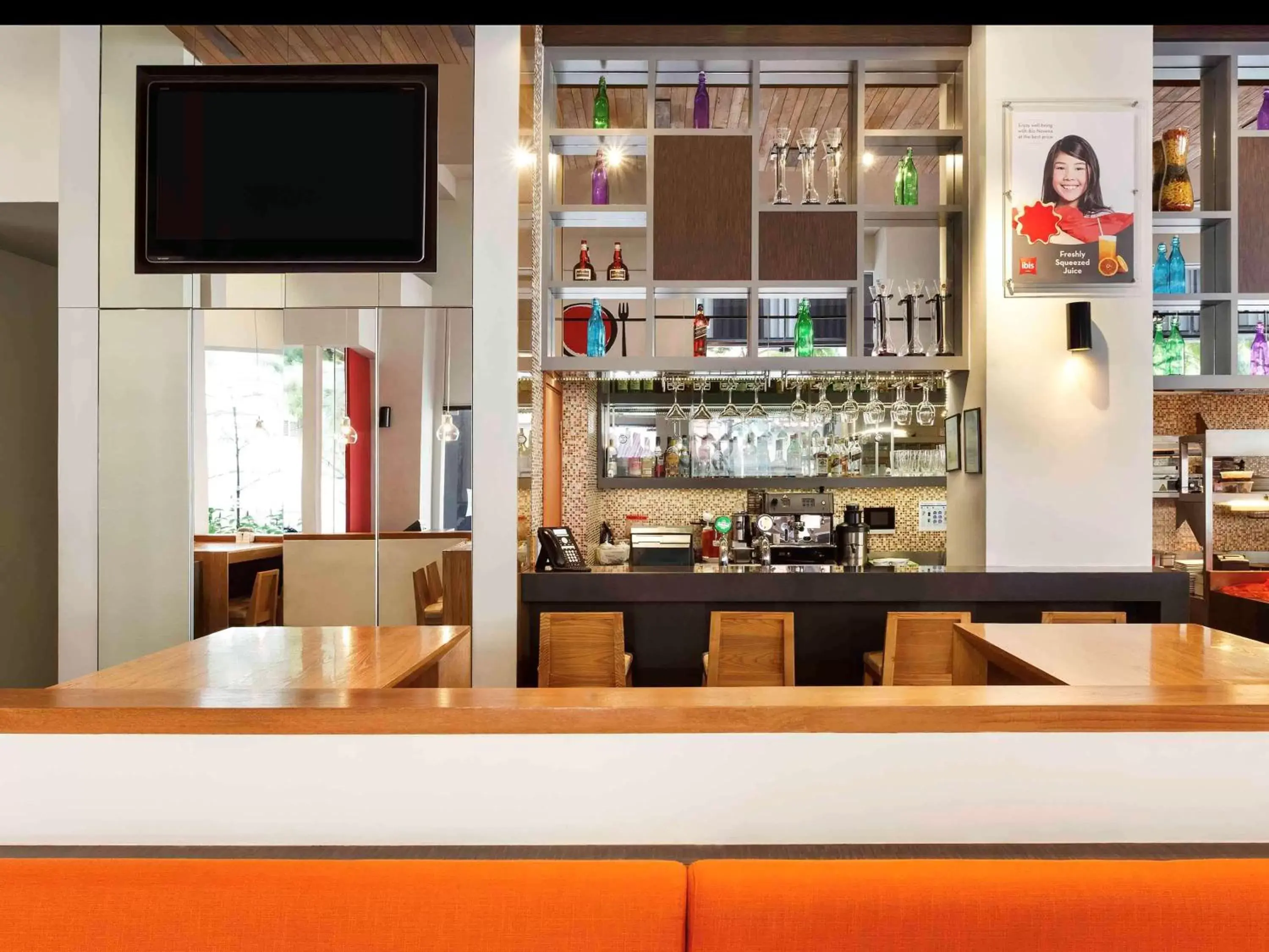 Lounge or bar, Lounge/Bar in Ibis Singapore Novena