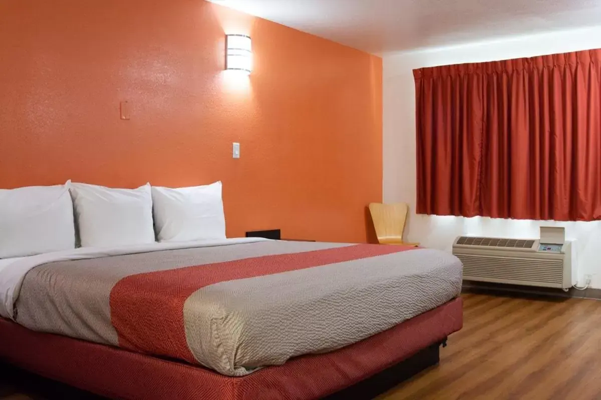 Bedroom, Bed in Motel 6-Brinkley, AR
