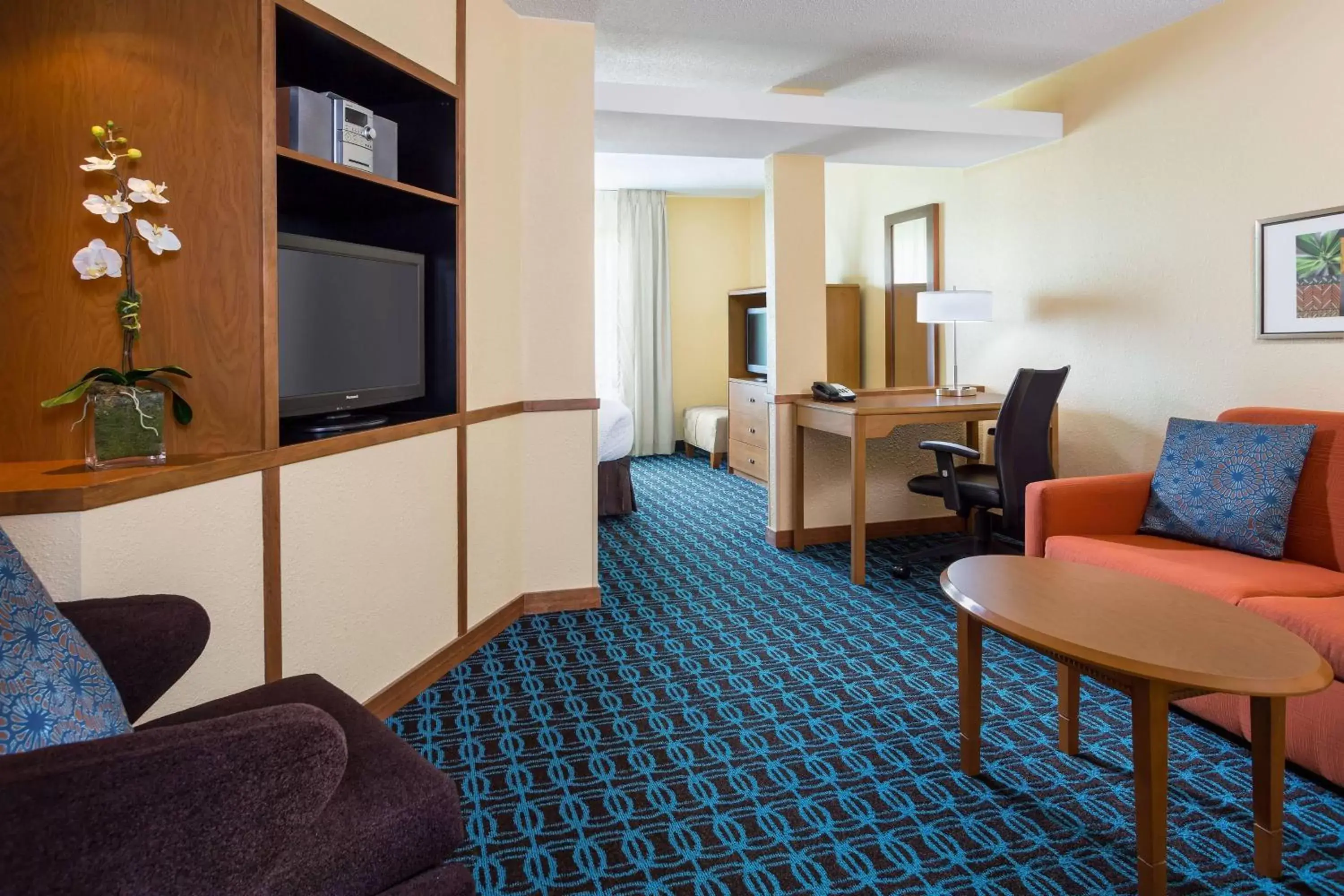 Photo of the whole room, Seating Area in Fairfield Inn and Suites Valparaiso