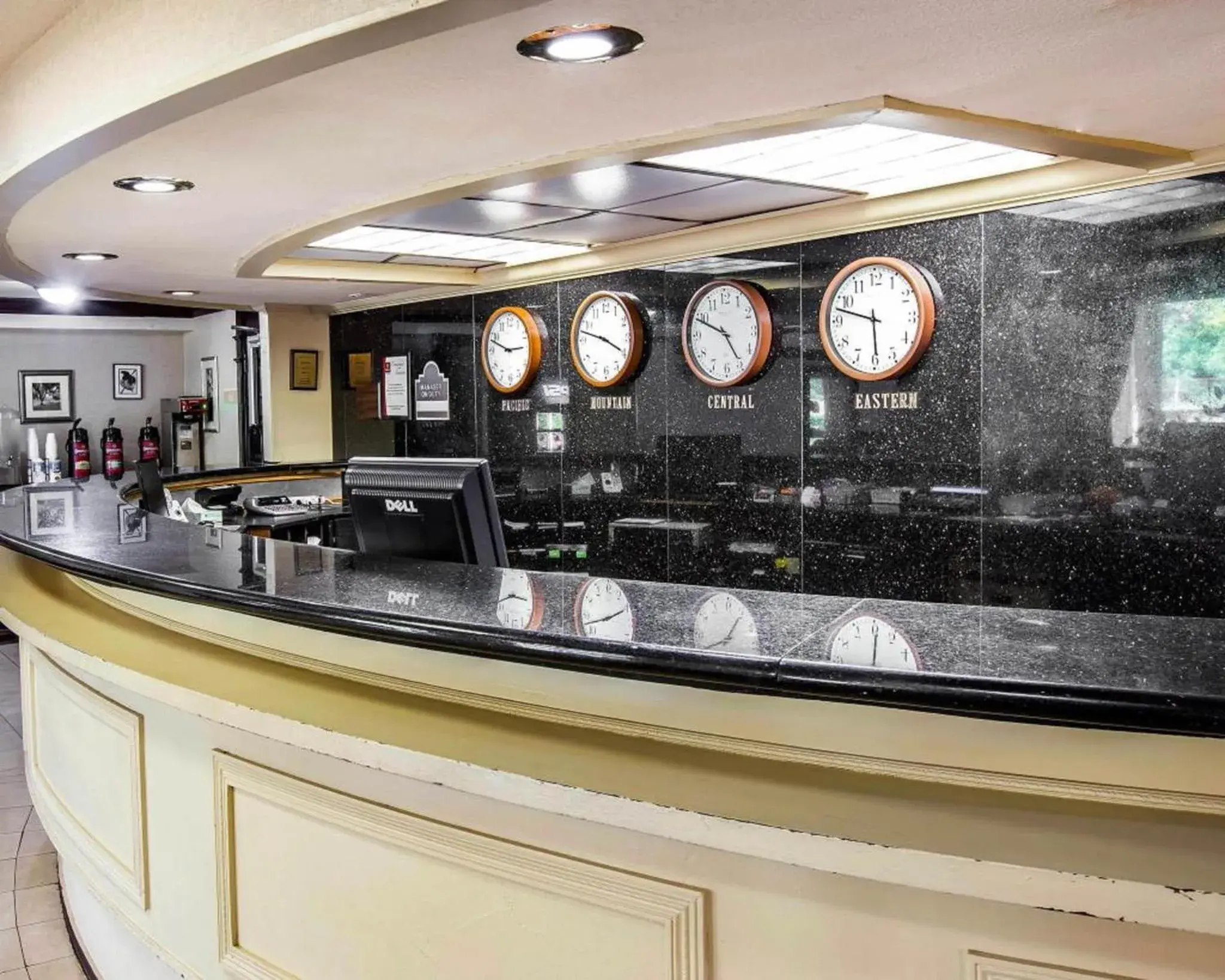 Lobby or reception in Ramada by Wyndham Birmingham Airport Lobby or reception in Ramada by Wyndham Birmingham Airport