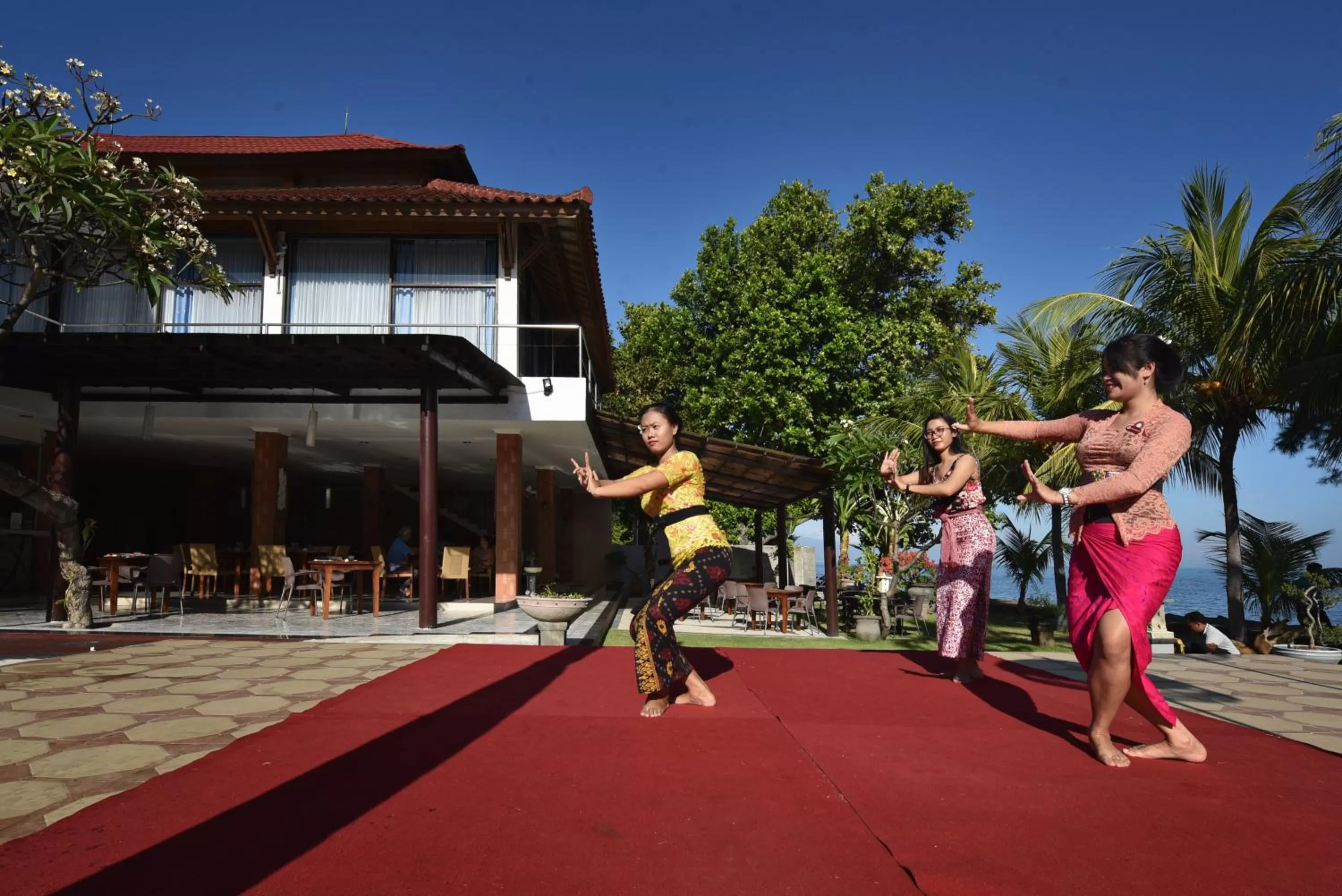People in Puri Saron Hotel Baruna Beach Lovina