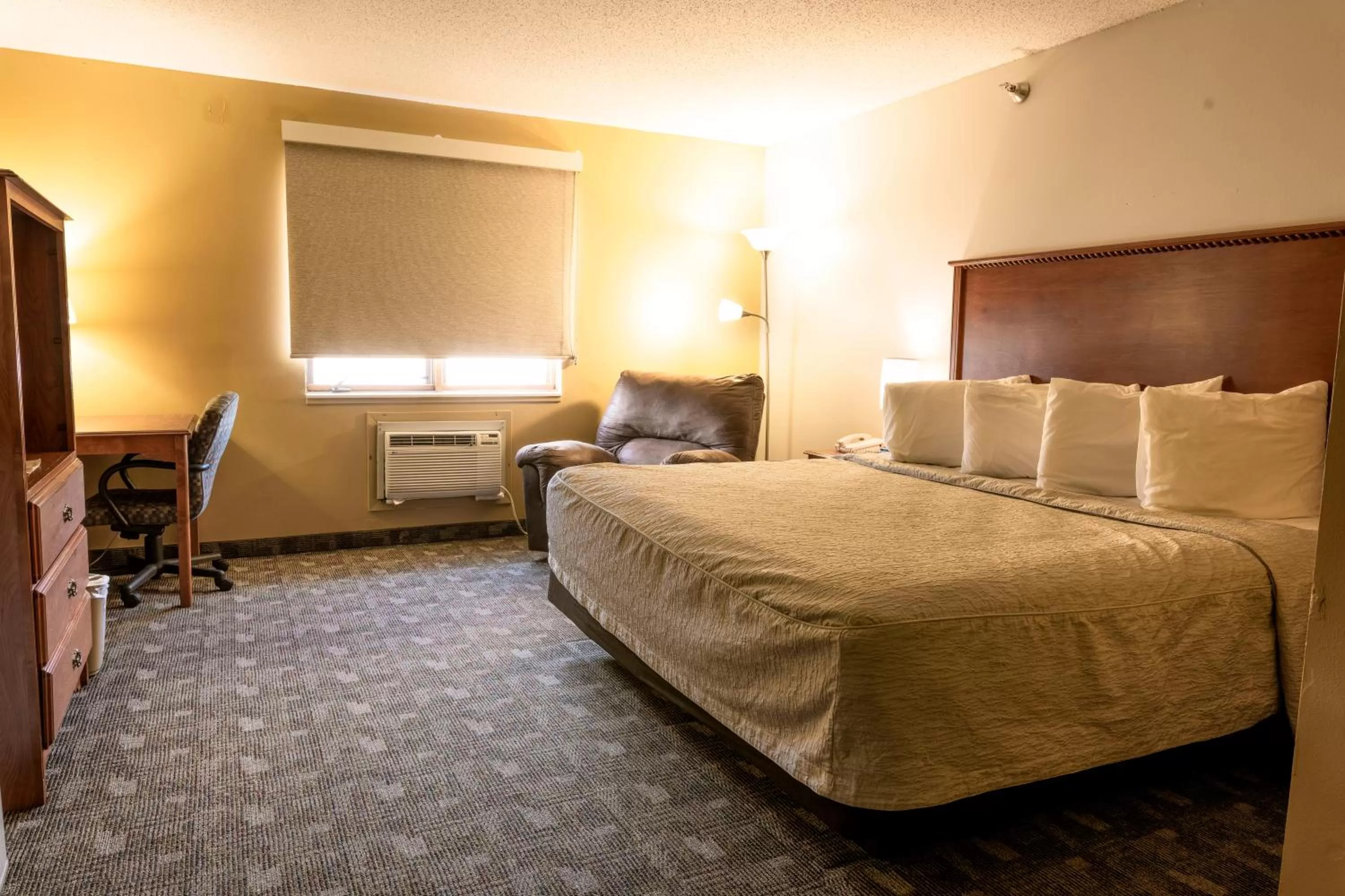 Bed in Governors Inn a Travelodge by Wyndham