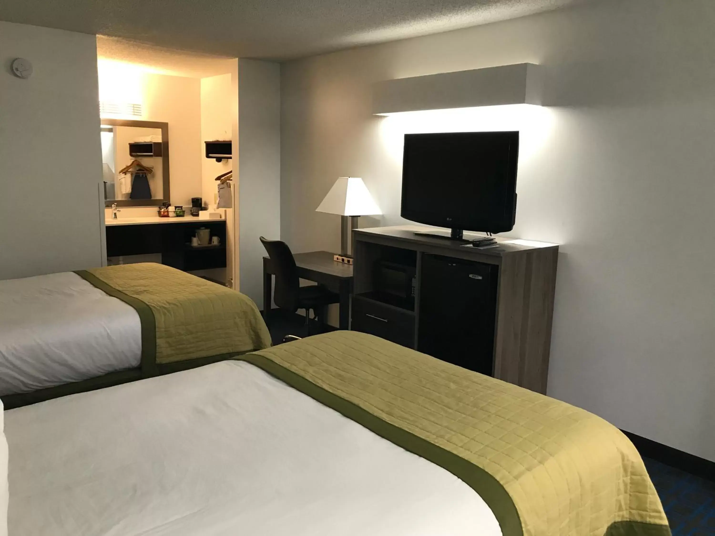 Bedroom, Bed in Baymont by Wyndham Anderson Clemson Bedroom, Bed in Baymont by Wyndham Anderson Clemson