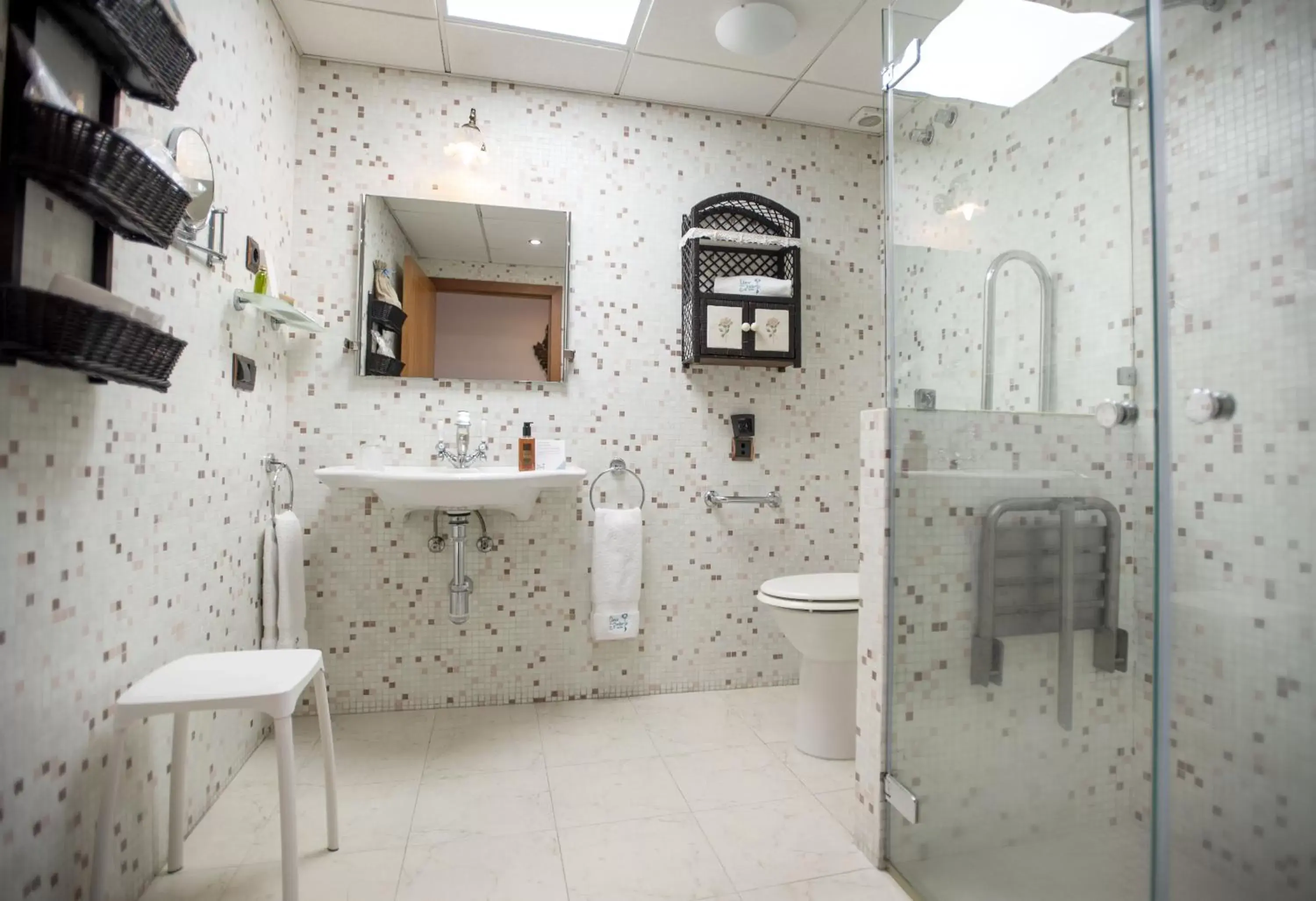 Bathroom in La Llave de la Judería Hotel Boutique