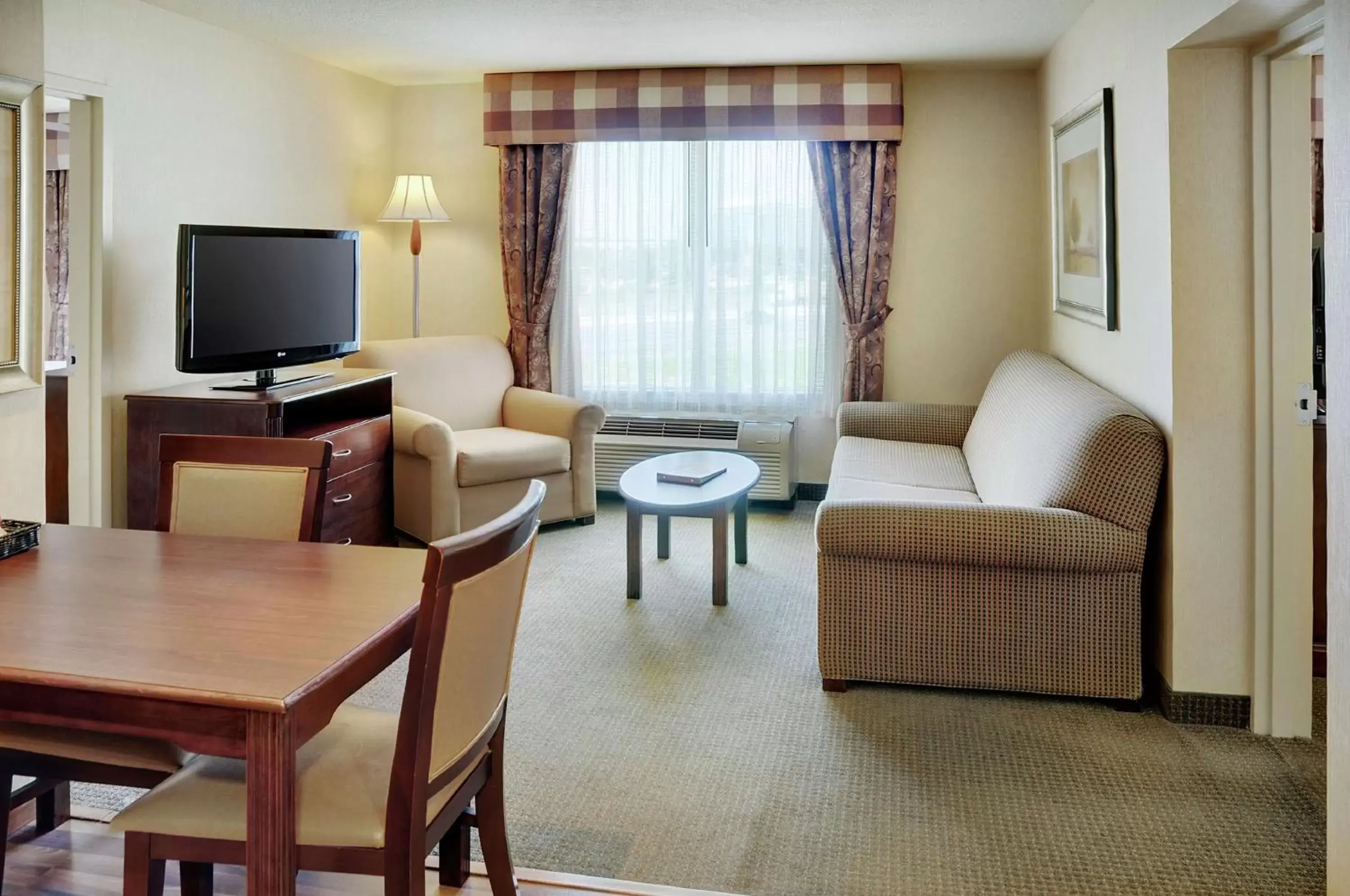 Bedroom, Seating Area in Homewood Suites by Hilton Burlington
