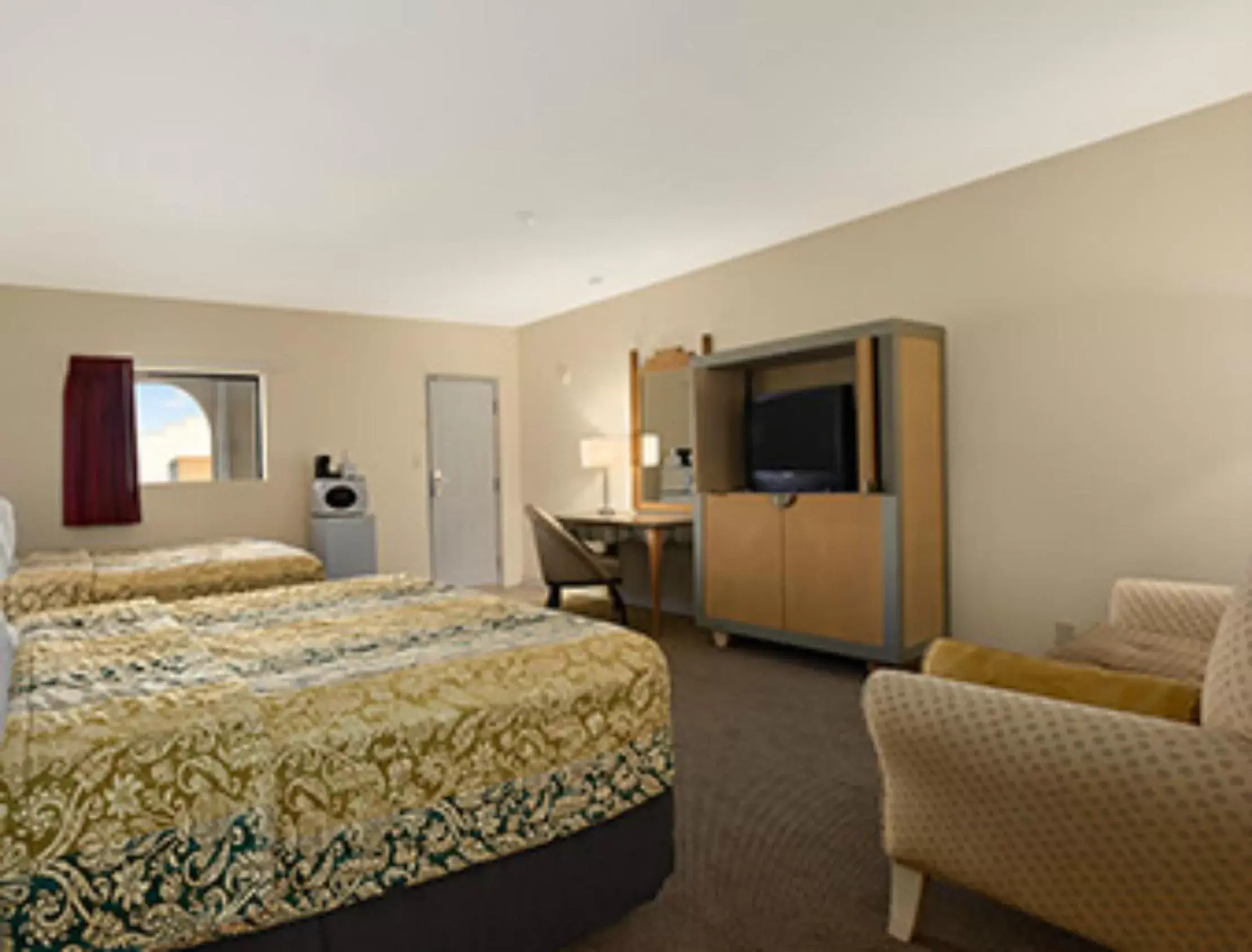 Queen Room with Two Queen Beds - Smoking in Travelodge by Wyndham Clovis